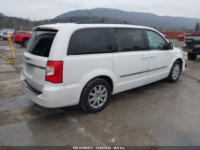 Photo 3 VIN: 2C4RC1BG5GR300020 - CHRYSLER TOWN AND COUNTRY 