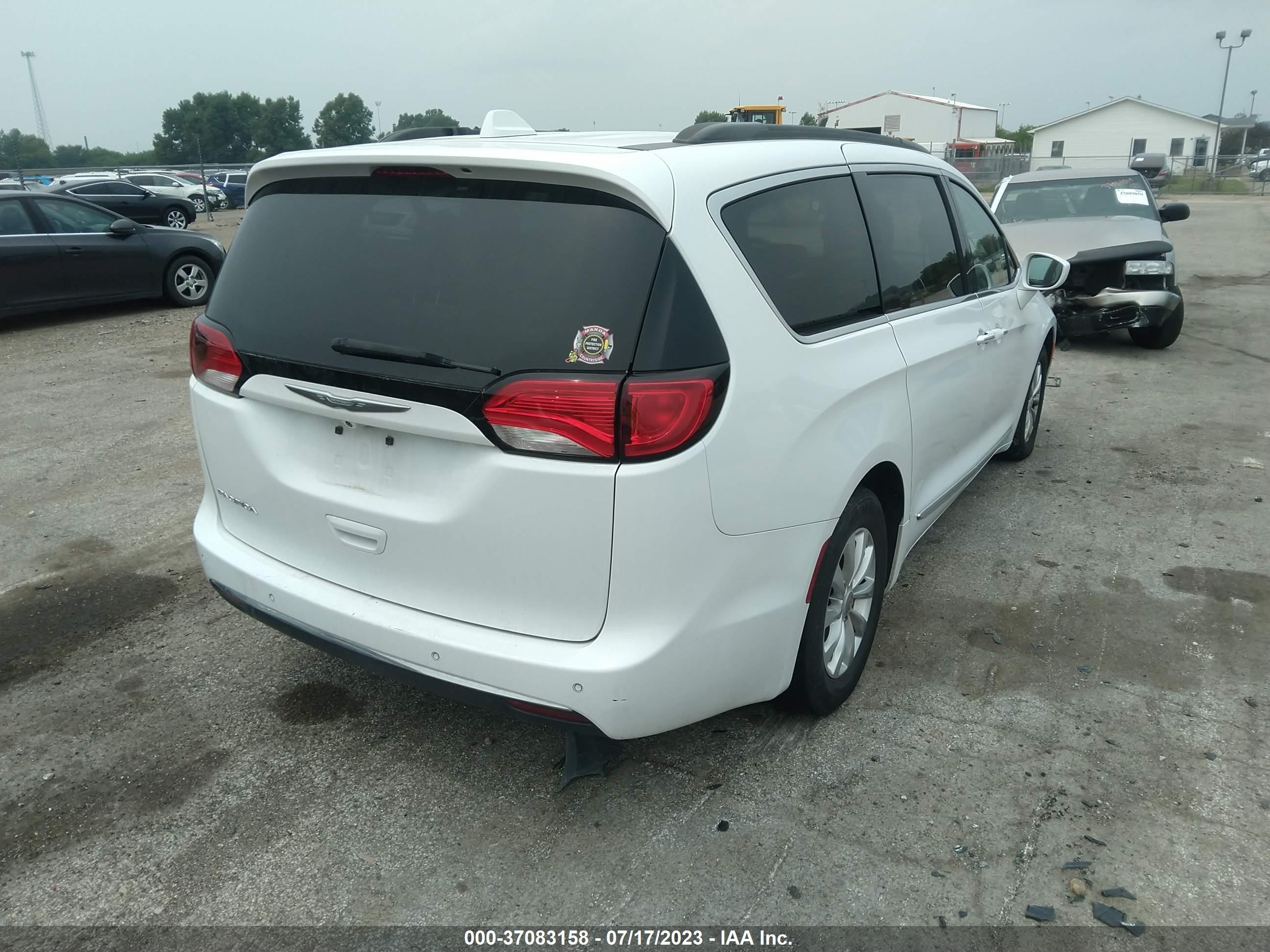 Photo 3 VIN: 2C4RC1BG5HR702539 - CHRYSLER PACIFICA 