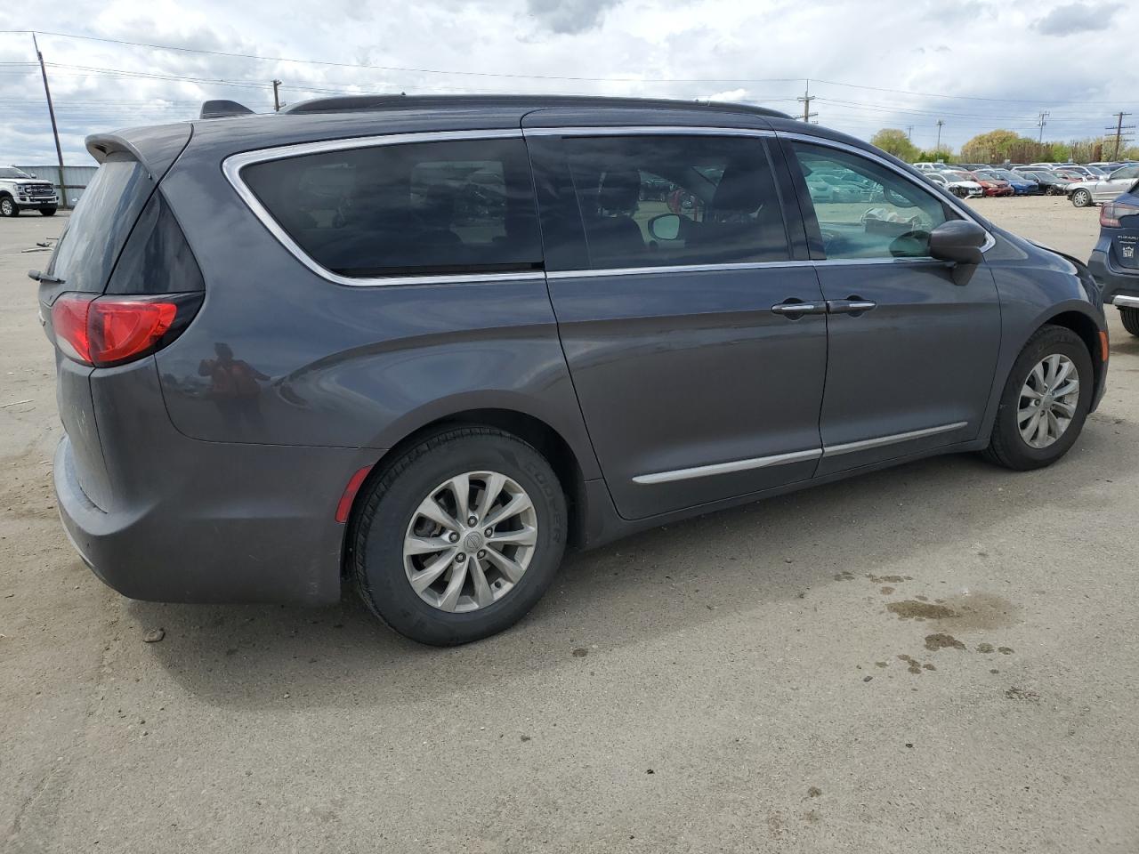 Photo 2 VIN: 2C4RC1BG5HR734701 - CHRYSLER PACIFICA 