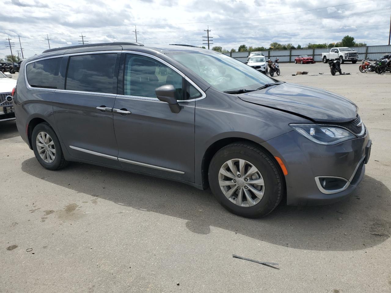 Photo 3 VIN: 2C4RC1BG5HR734701 - CHRYSLER PACIFICA 