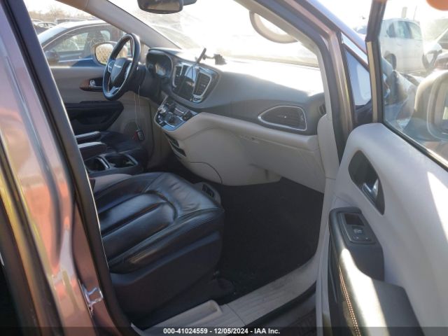 Photo 4 VIN: 2C4RC1BG5HR794946 - CHRYSLER PACIFICA 