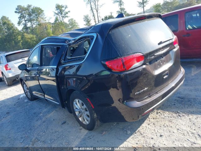 Photo 2 VIN: 2C4RC1BG5JR113805 - CHRYSLER PACIFICA 