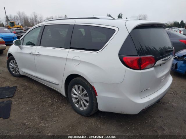 Photo 2 VIN: 2C4RC1BG5JR152328 - CHRYSLER PACIFICA 