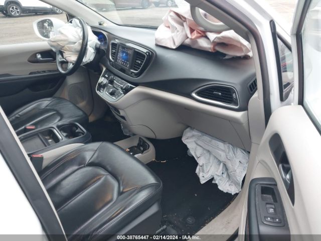 Photo 4 VIN: 2C4RC1BG5JR152328 - CHRYSLER PACIFICA 