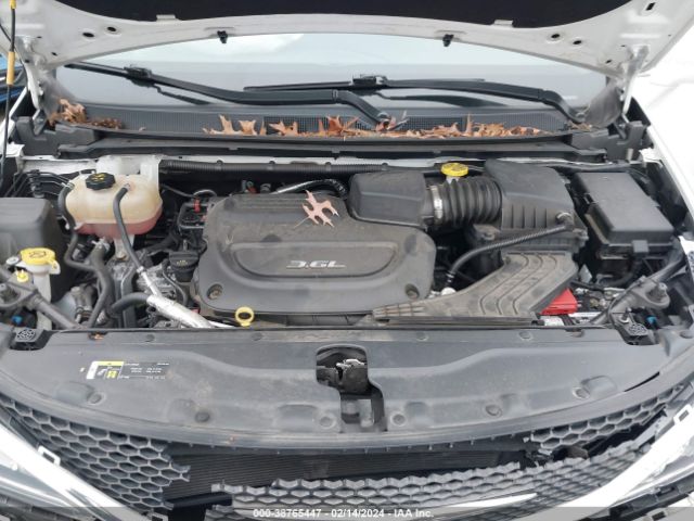 Photo 9 VIN: 2C4RC1BG5JR152328 - CHRYSLER PACIFICA 