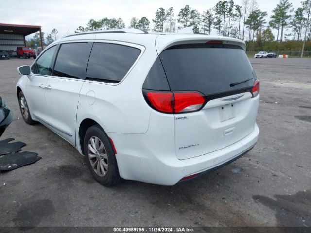 Photo 2 VIN: 2C4RC1BG5JR269956 - CHRYSLER PACIFICA 