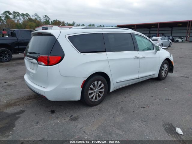 Photo 3 VIN: 2C4RC1BG5JR269956 - CHRYSLER PACIFICA 