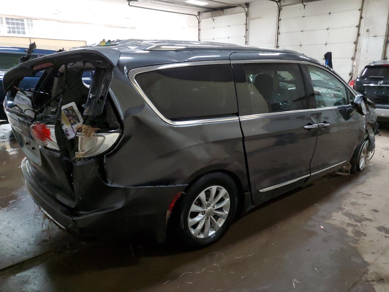 Photo 2 VIN: 2C4RC1BG5KR680792 - CHRYSLER PACIFICA 