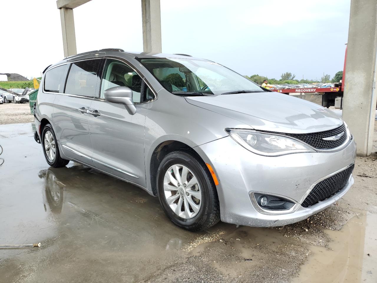 Photo 3 VIN: 2C4RC1BG5KR730882 - CHRYSLER PACIFICA 