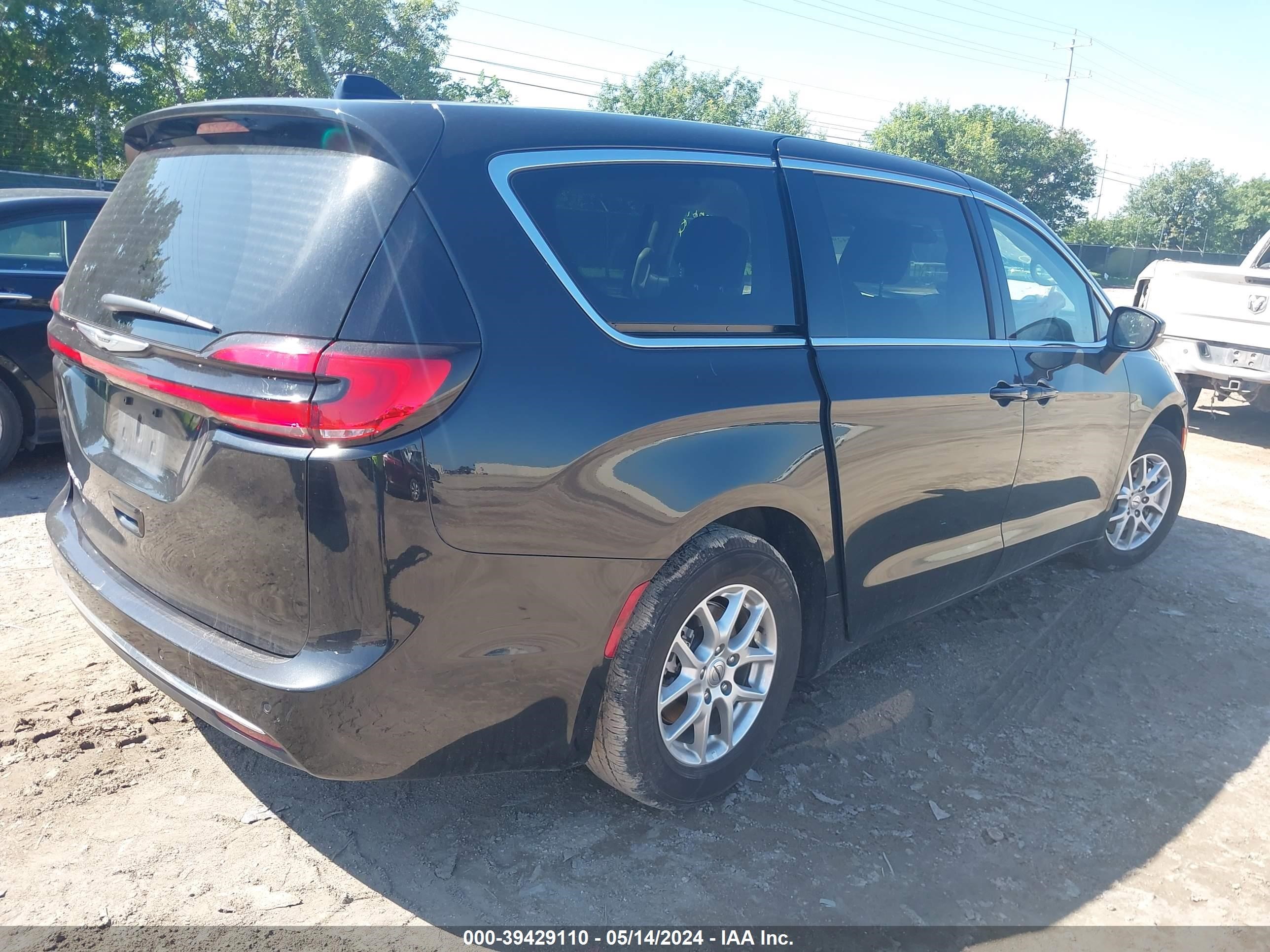 Photo 3 VIN: 2C4RC1BG5PR532746 - CHRYSLER PACIFICA 