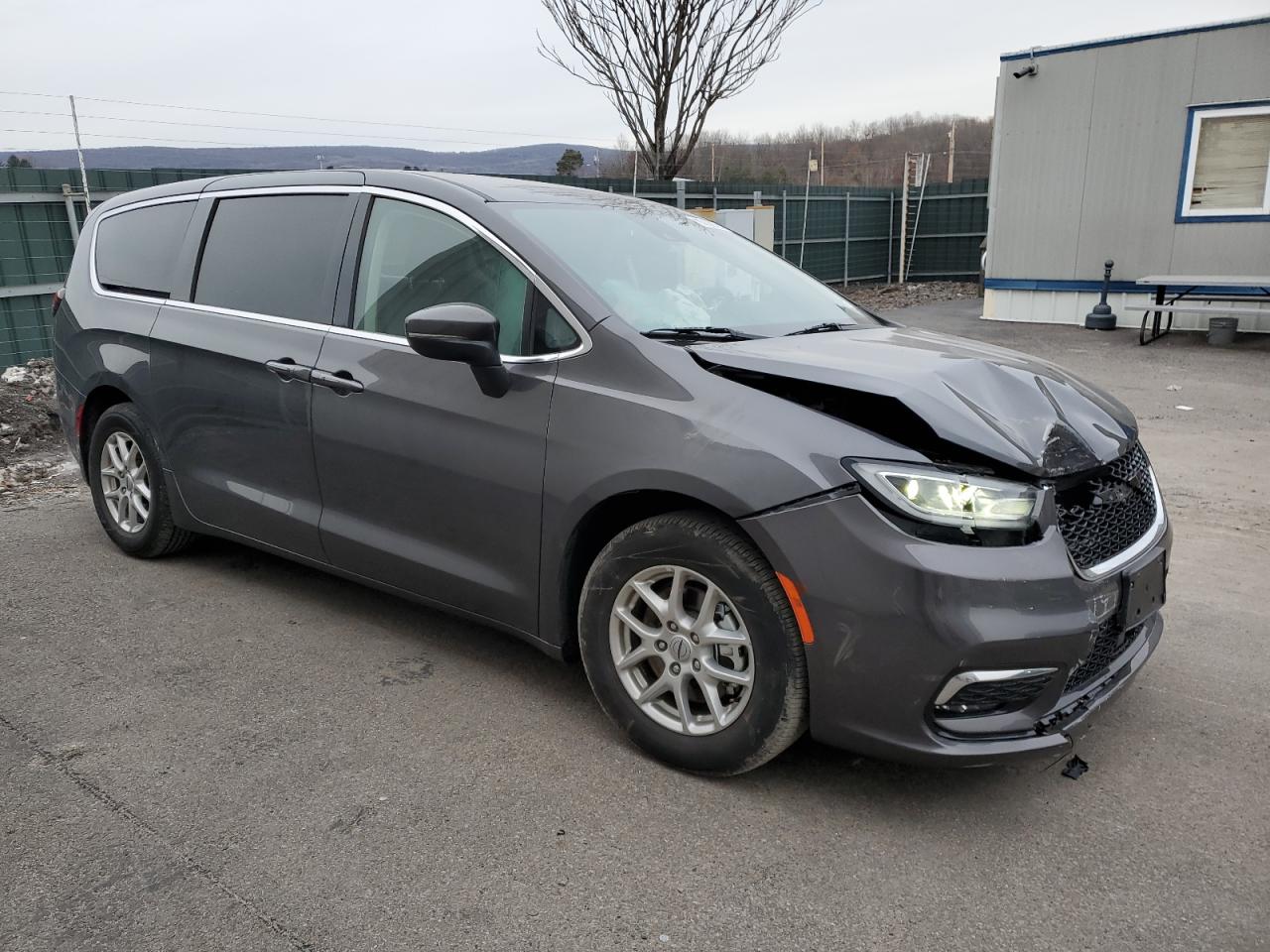 Photo 3 VIN: 2C4RC1BG5PR536621 - CHRYSLER PACIFICA 