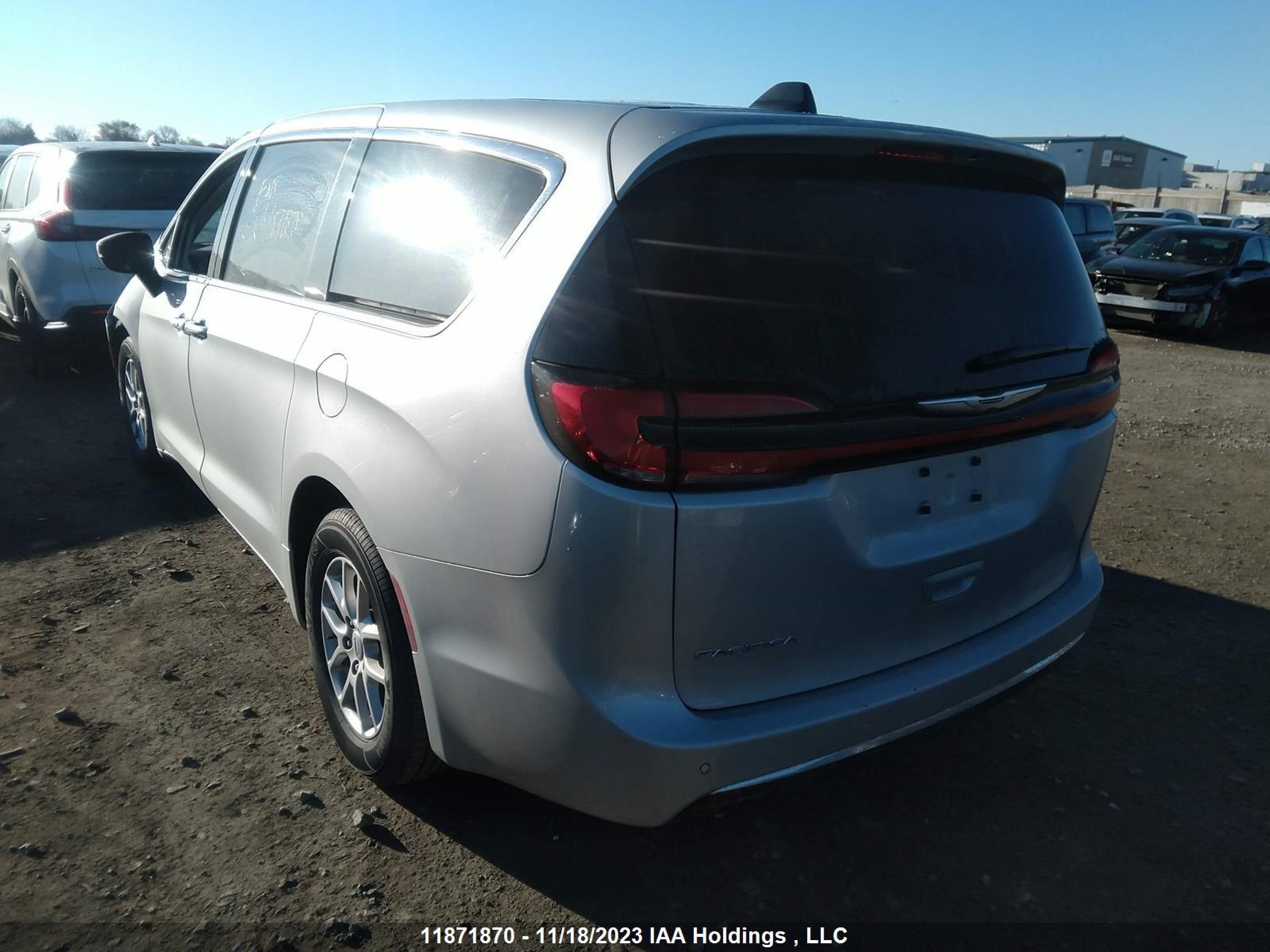 Photo 2 VIN: 2C4RC1BG5PR561258 - CHRYSLER PACIFICA 