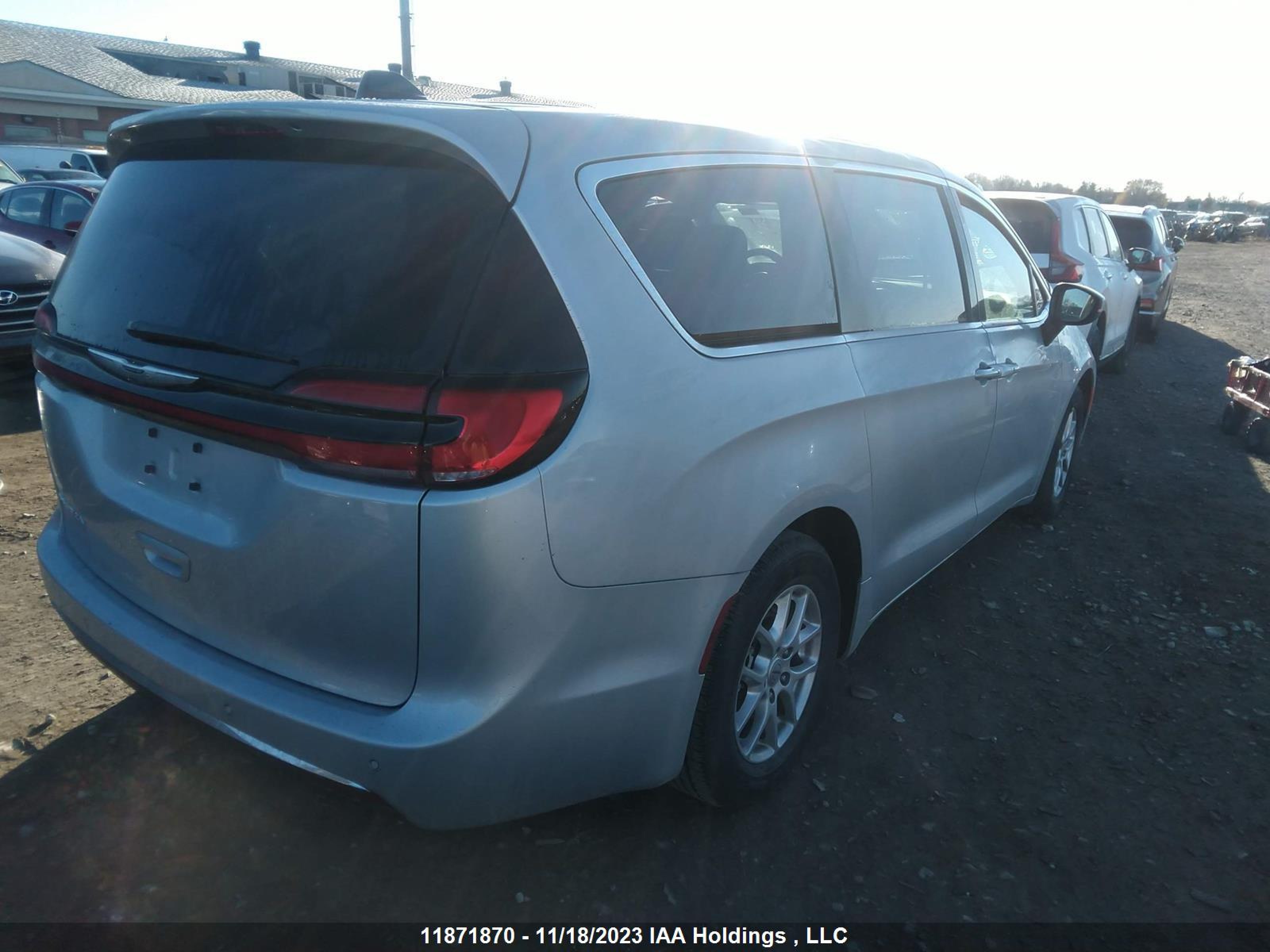 Photo 3 VIN: 2C4RC1BG5PR561258 - CHRYSLER PACIFICA 