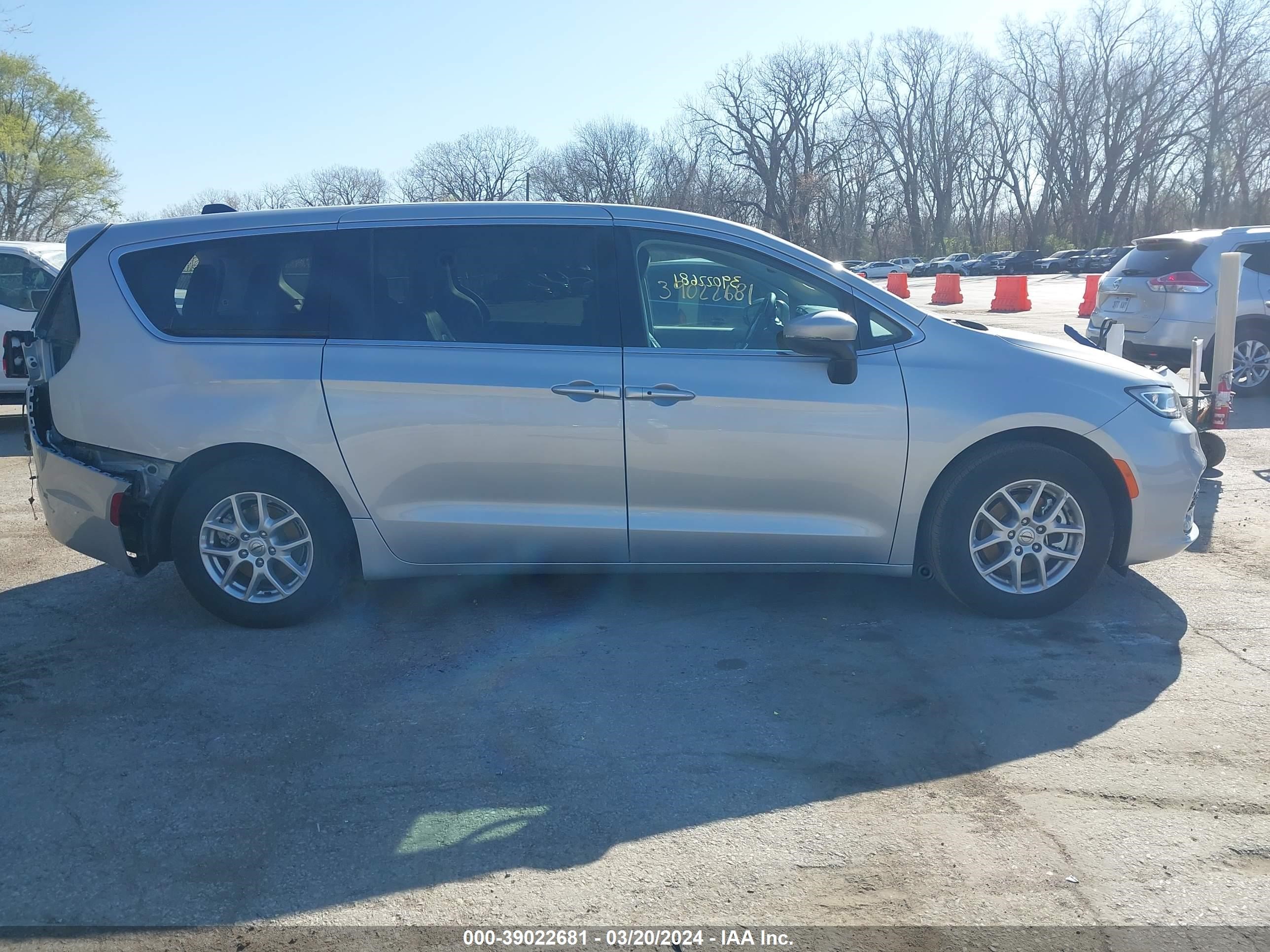 Photo 11 VIN: 2C4RC1BG5PR620132 - CHRYSLER PACIFICA 