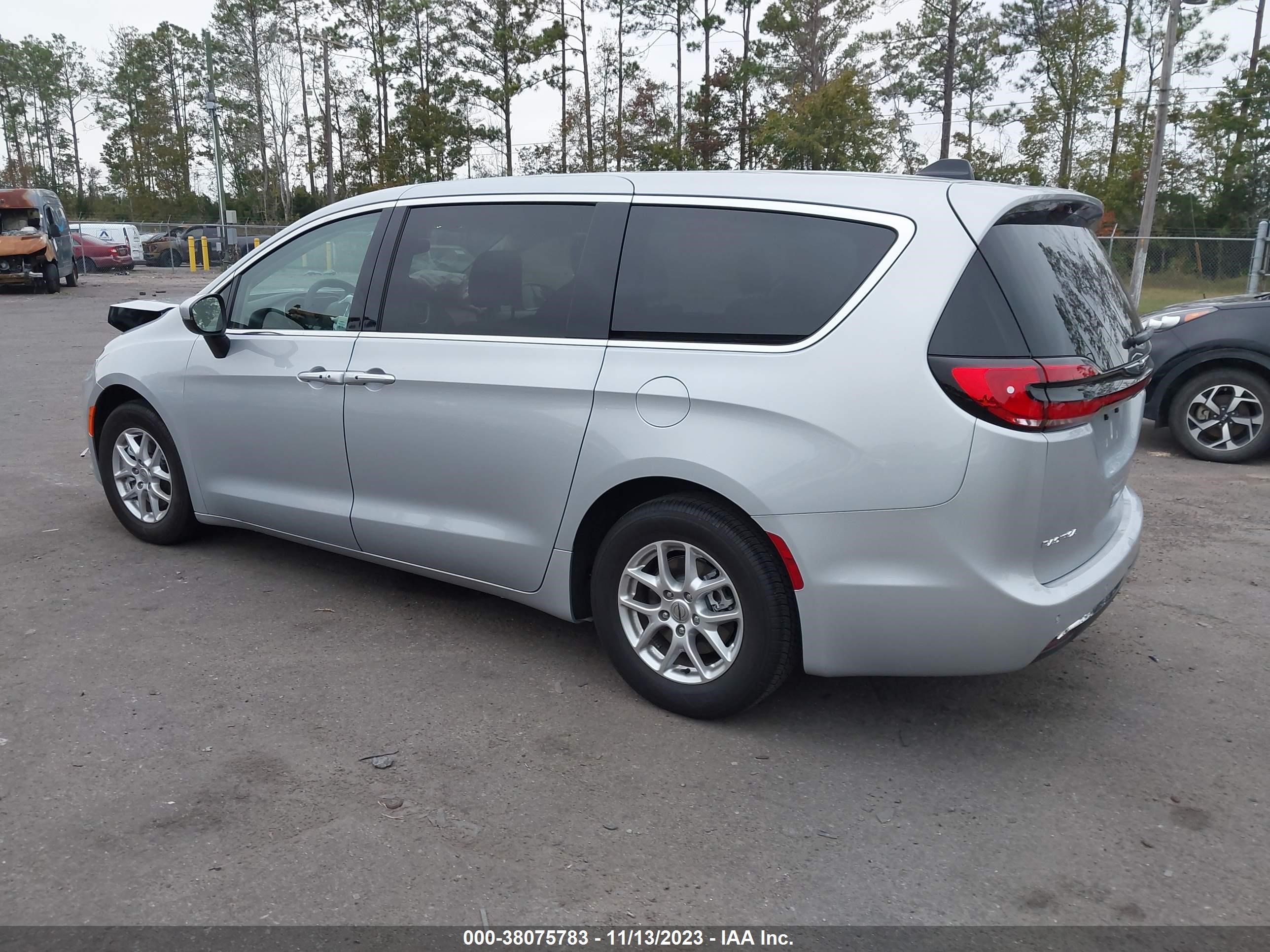 Photo 2 VIN: 2C4RC1BG5PR623967 - CHRYSLER PACIFICA 