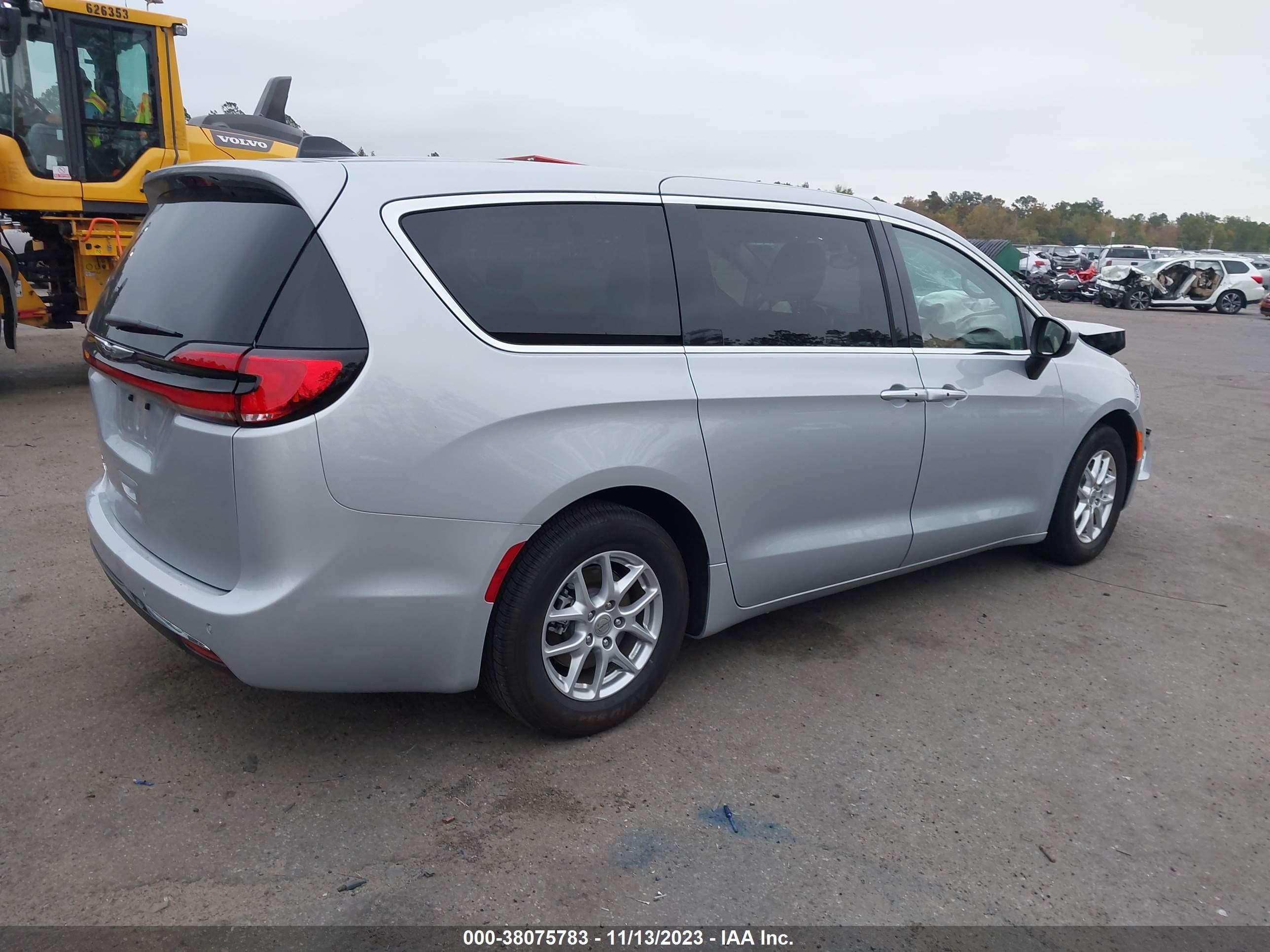 Photo 3 VIN: 2C4RC1BG5PR623967 - CHRYSLER PACIFICA 