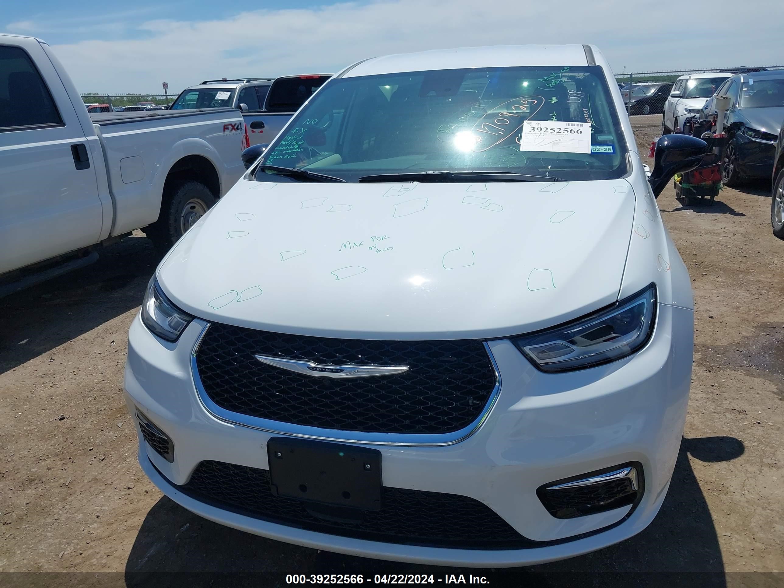 Photo 11 VIN: 2C4RC1BG5RR120121 - CHRYSLER PACIFICA 