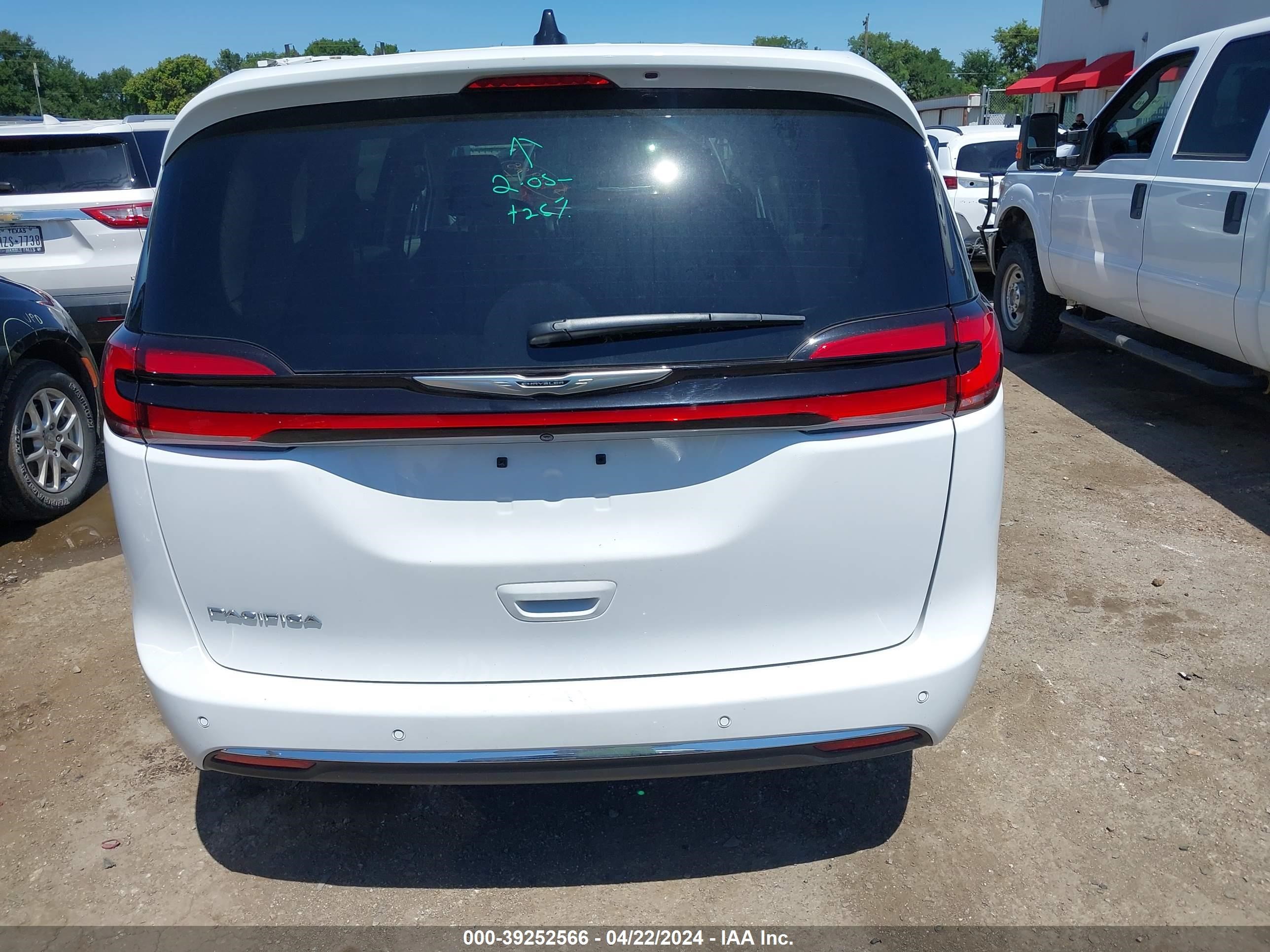 Photo 15 VIN: 2C4RC1BG5RR120121 - CHRYSLER PACIFICA 