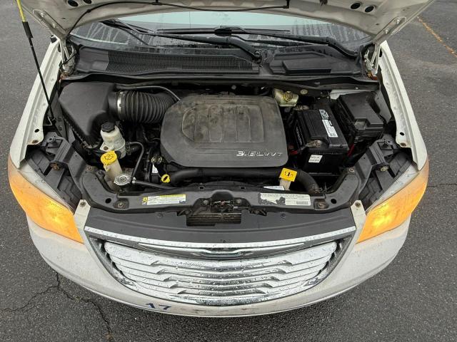 Photo 6 VIN: 2C4RC1BG6CR175958 - CHRYSLER TOWN & COU 