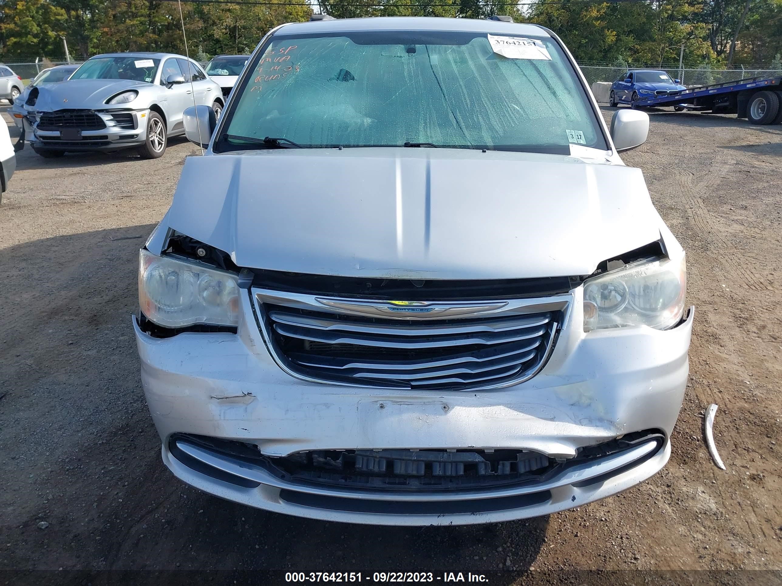 Photo 5 VIN: 2C4RC1BG6CR189732 - CHRYSLER TOWN & COUNTRY 