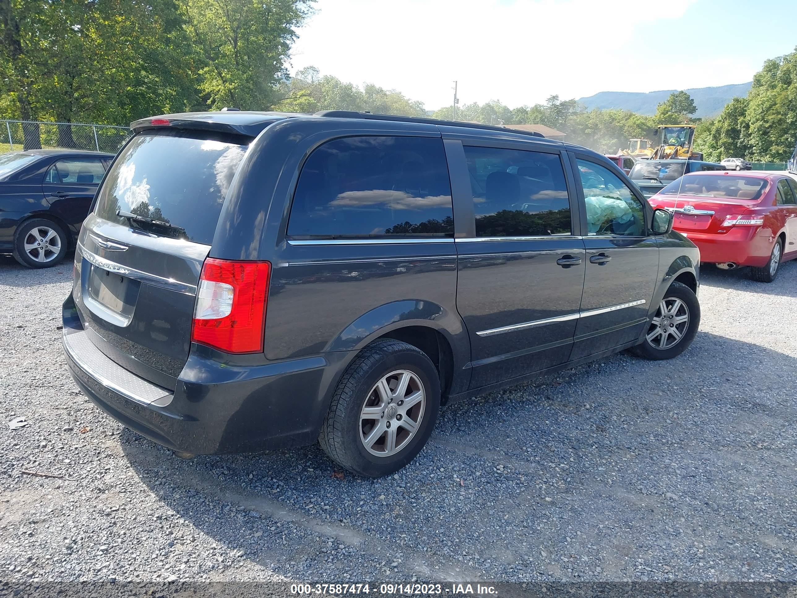 Photo 3 VIN: 2C4RC1BG6CR208022 - CHRYSLER TOWN & COUNTRY 