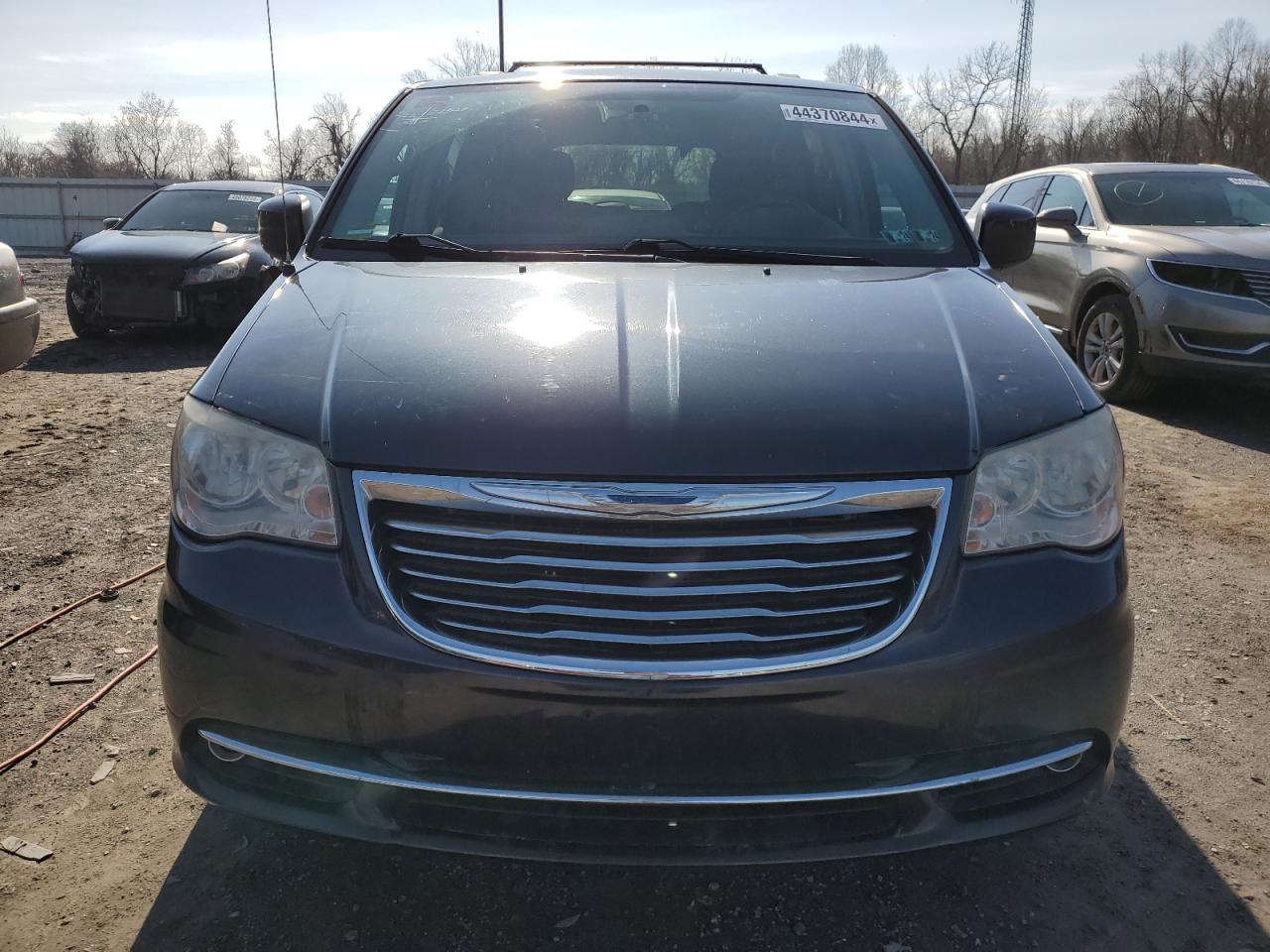 Photo 4 VIN: 2C4RC1BG6ER325604 - CHRYSLER TOWN & COUNTRY 