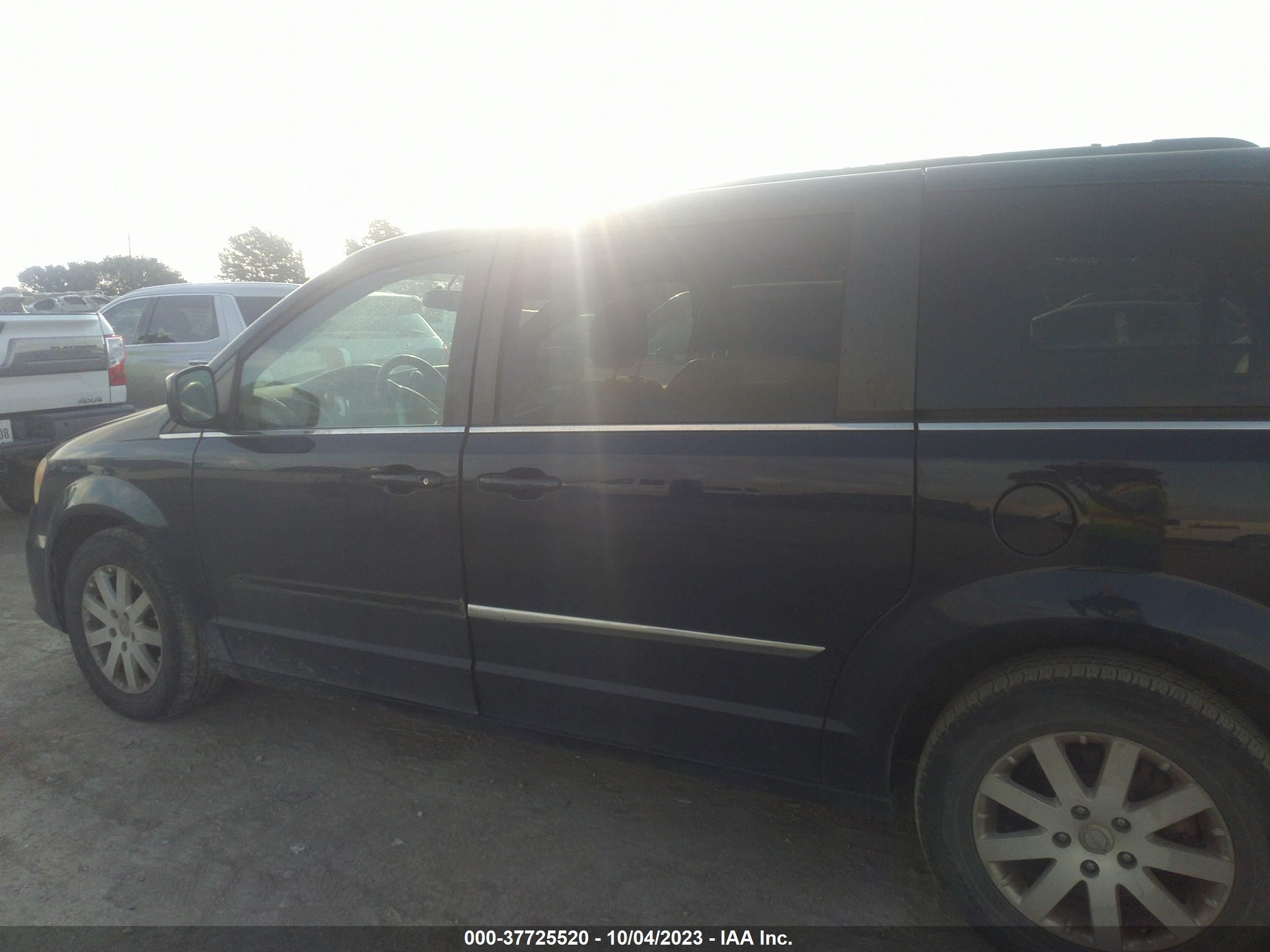 Photo 13 VIN: 2C4RC1BG6ER398147 - CHRYSLER TOWN & COUNTRY 