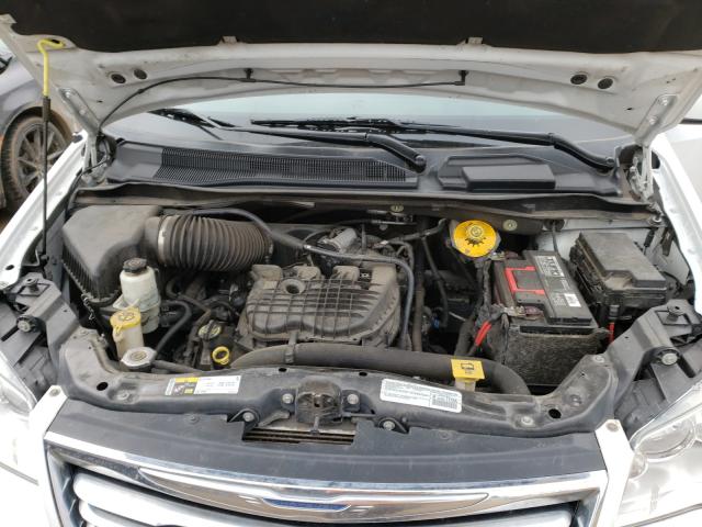 Photo 6 VIN: 2C4RC1BG6FR520717 - CHRYSLER TOWN &AMP COU 