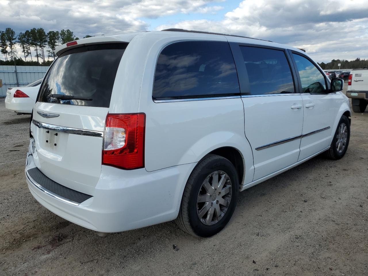 Photo 2 VIN: 2C4RC1BG6FR661304 - CHRYSLER TOWN & COUNTRY 