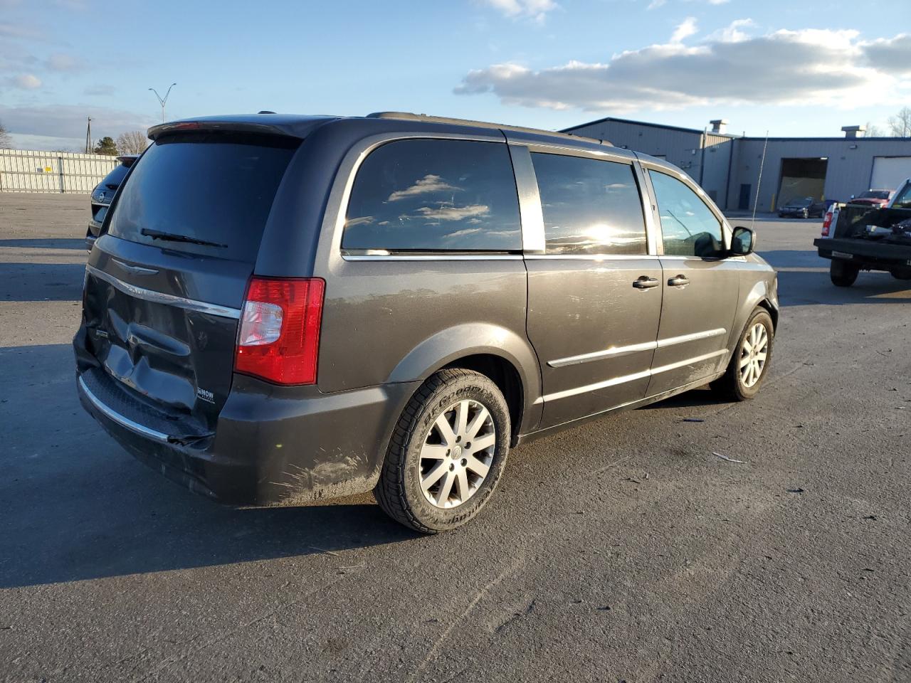 Photo 2 VIN: 2C4RC1BG6GR252821 - CHRYSLER TOWN & COUNTRY 