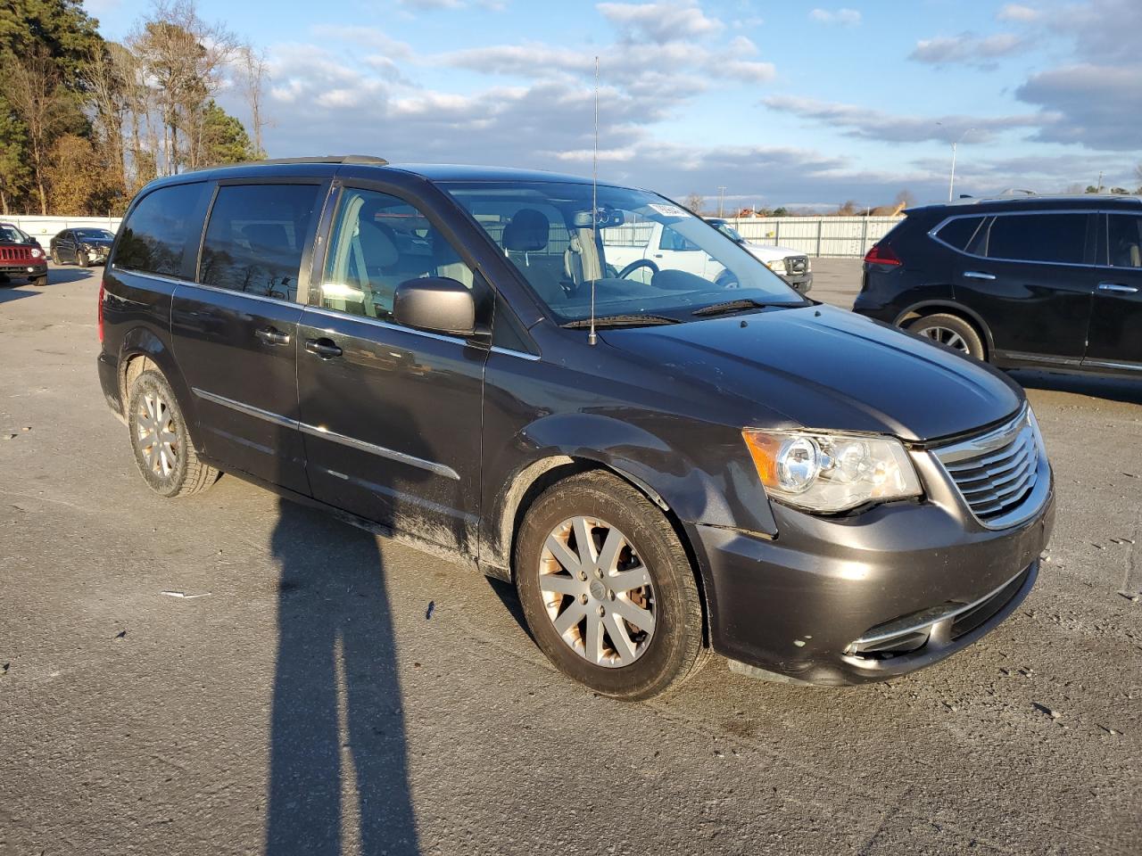 Photo 3 VIN: 2C4RC1BG6GR252821 - CHRYSLER TOWN & COUNTRY 