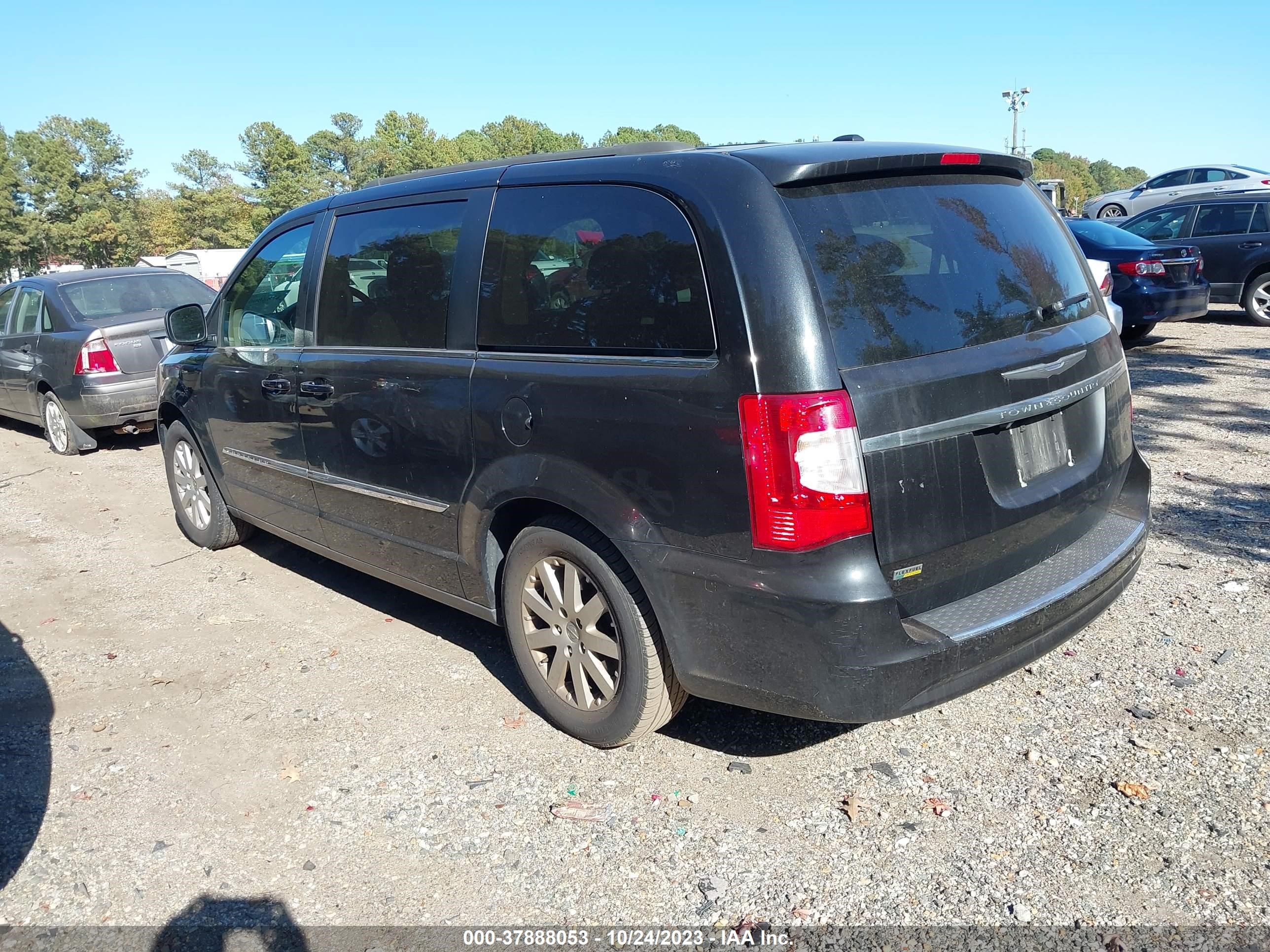 Photo 2 VIN: 2C4RC1BG6GR260160 - CHRYSLER TOWN & COUNTRY 