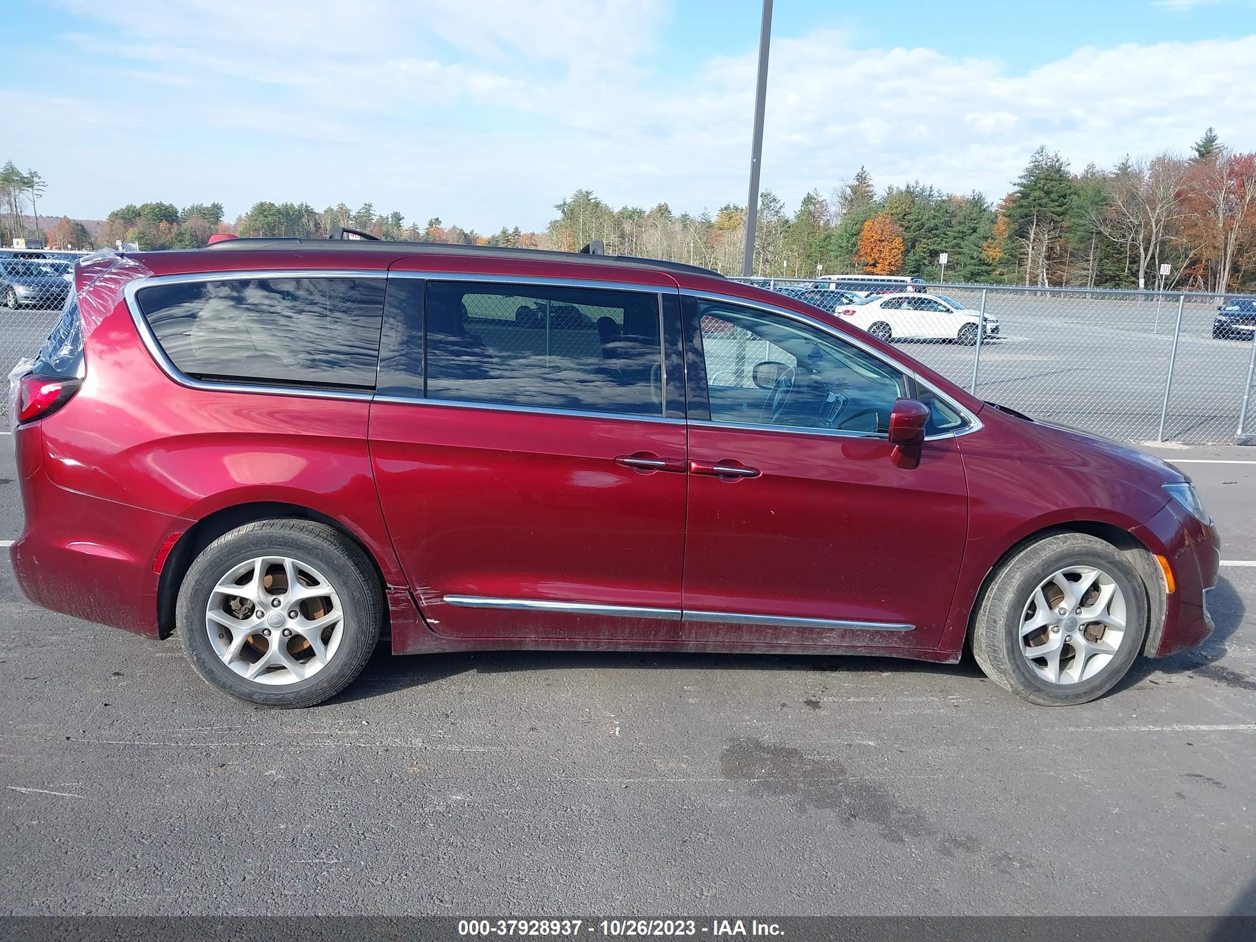 Photo 12 VIN: 2C4RC1BG6HR523233 - CHRYSLER PACIFICA 