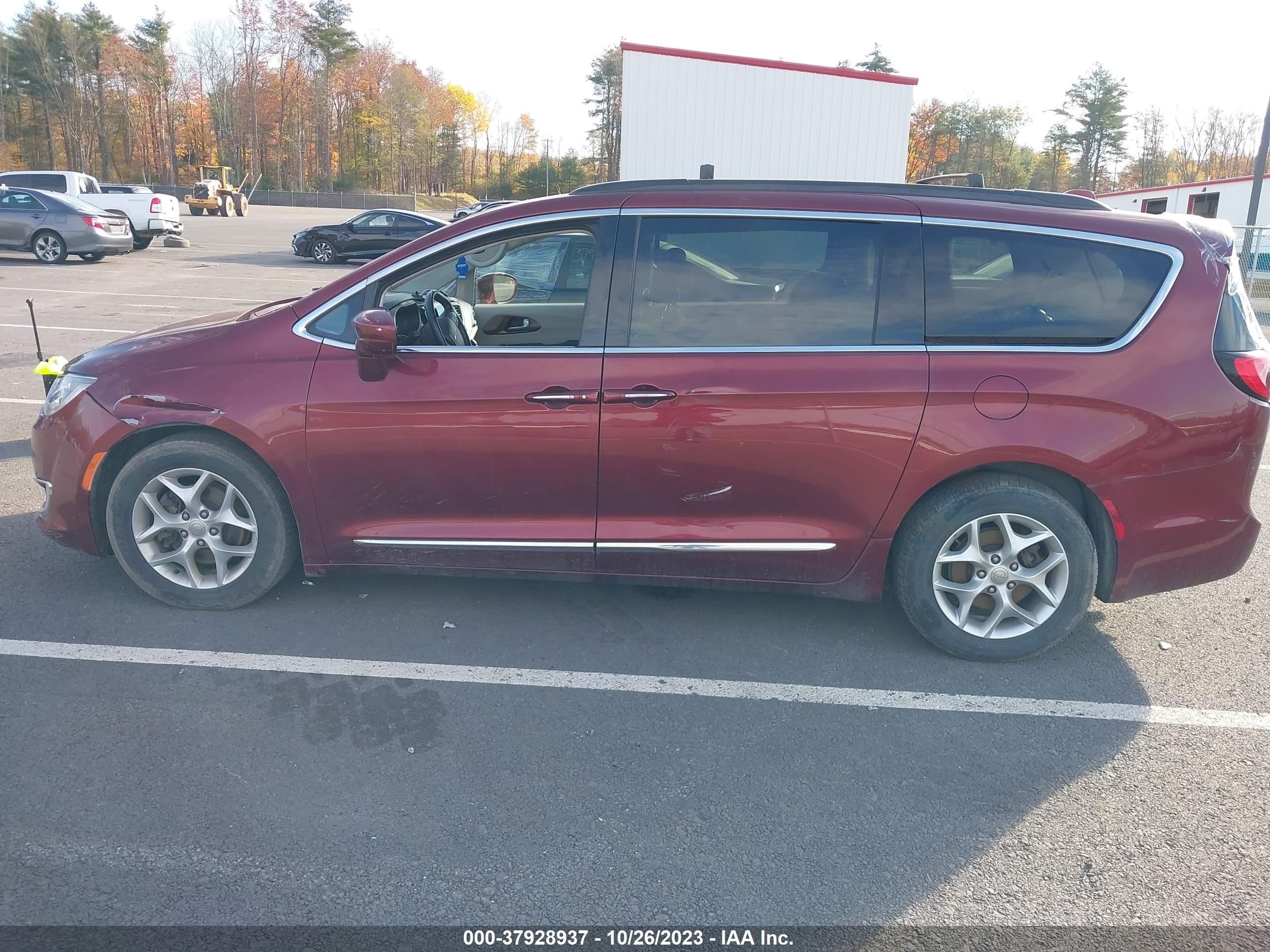 Photo 13 VIN: 2C4RC1BG6HR523233 - CHRYSLER PACIFICA 