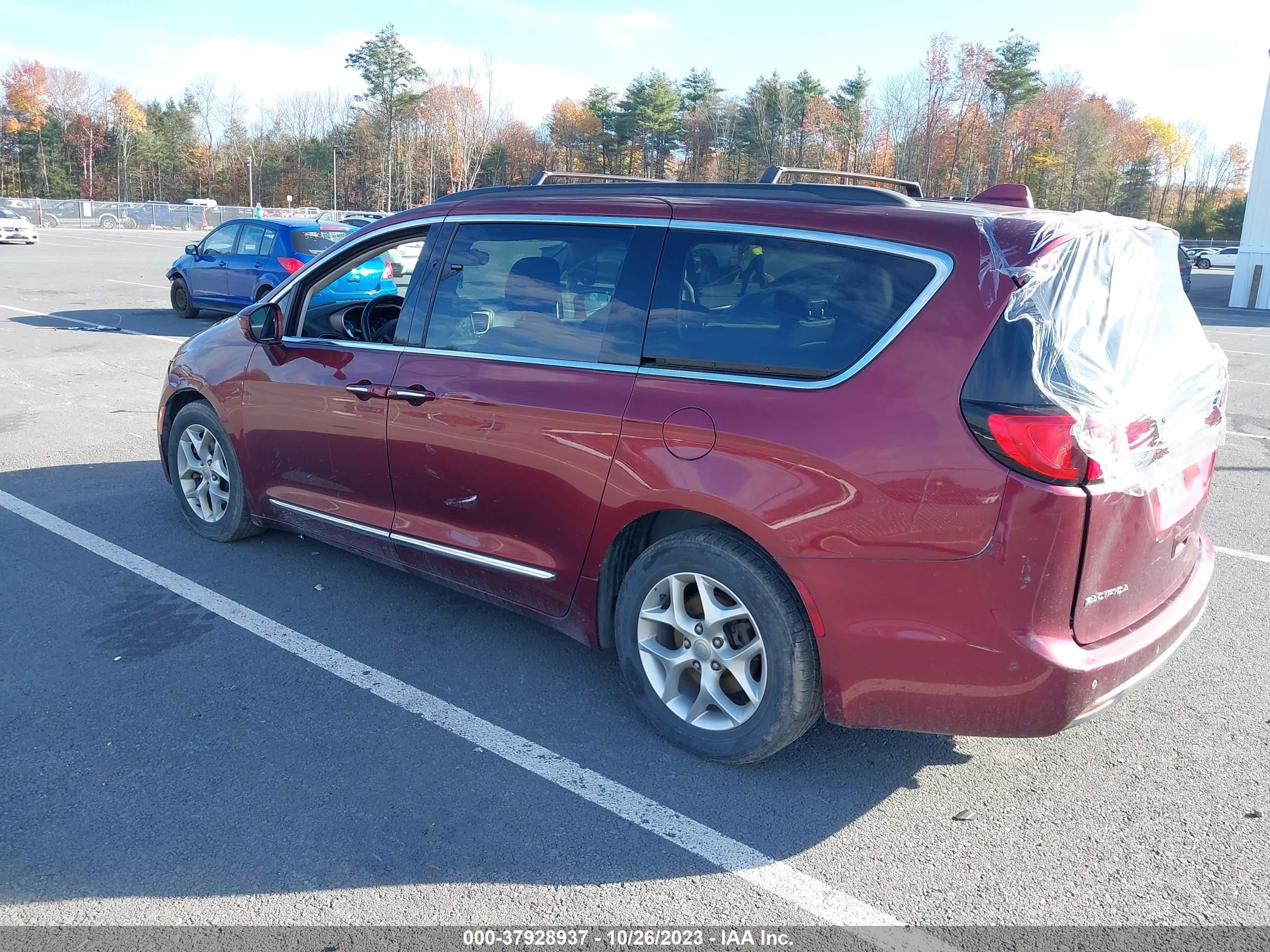 Photo 2 VIN: 2C4RC1BG6HR523233 - CHRYSLER PACIFICA 