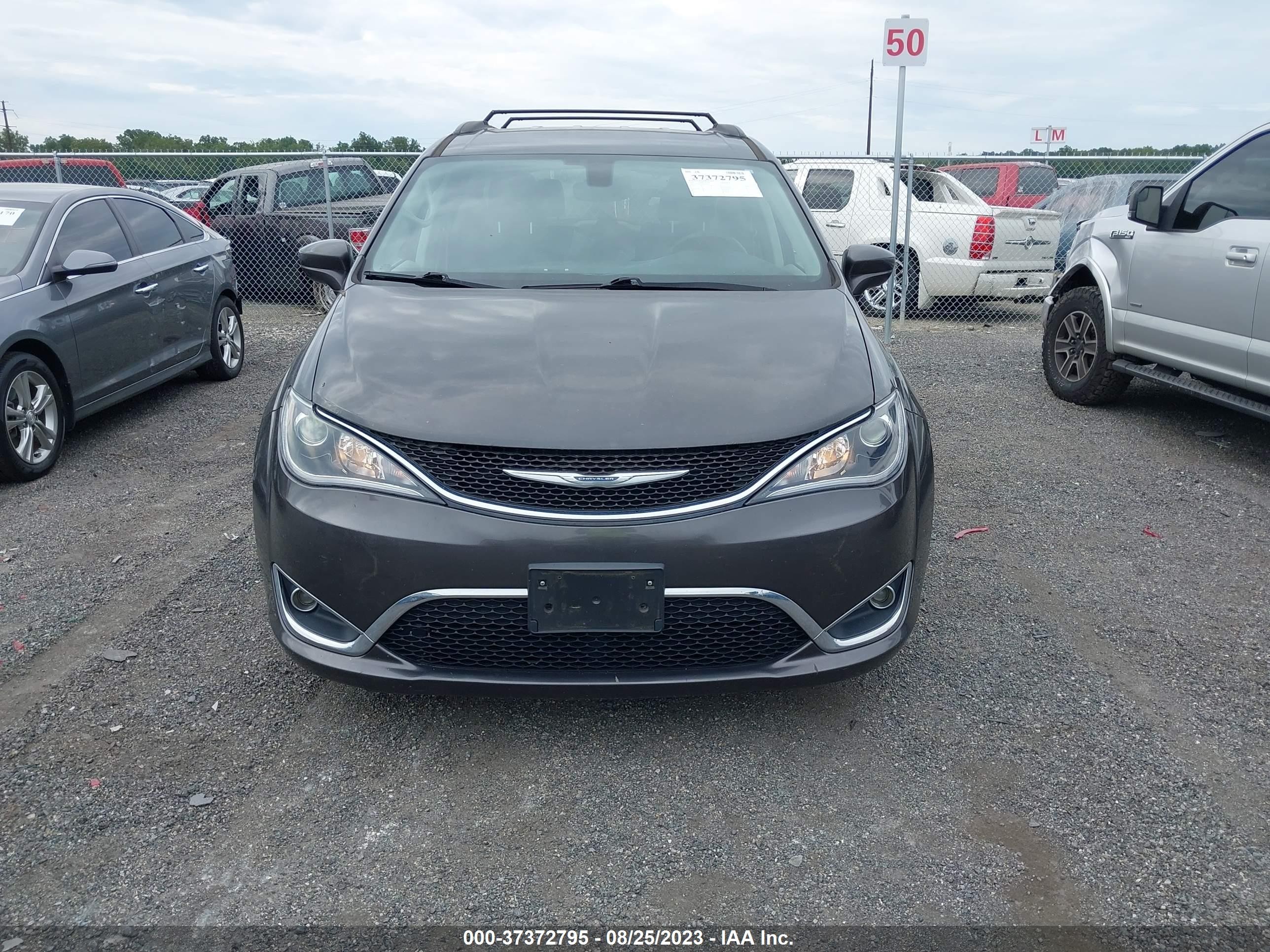 Photo 12 VIN: 2C4RC1BG6HR831373 - CHRYSLER PACIFICA 