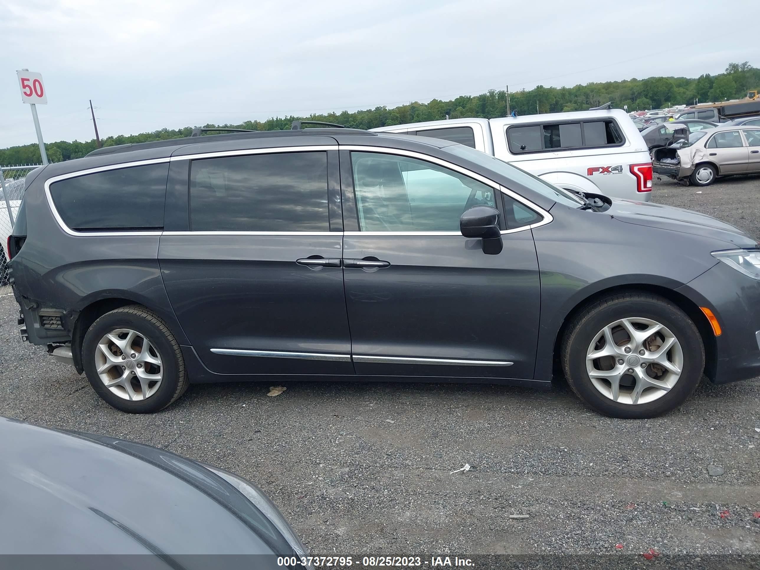 Photo 13 VIN: 2C4RC1BG6HR831373 - CHRYSLER PACIFICA 