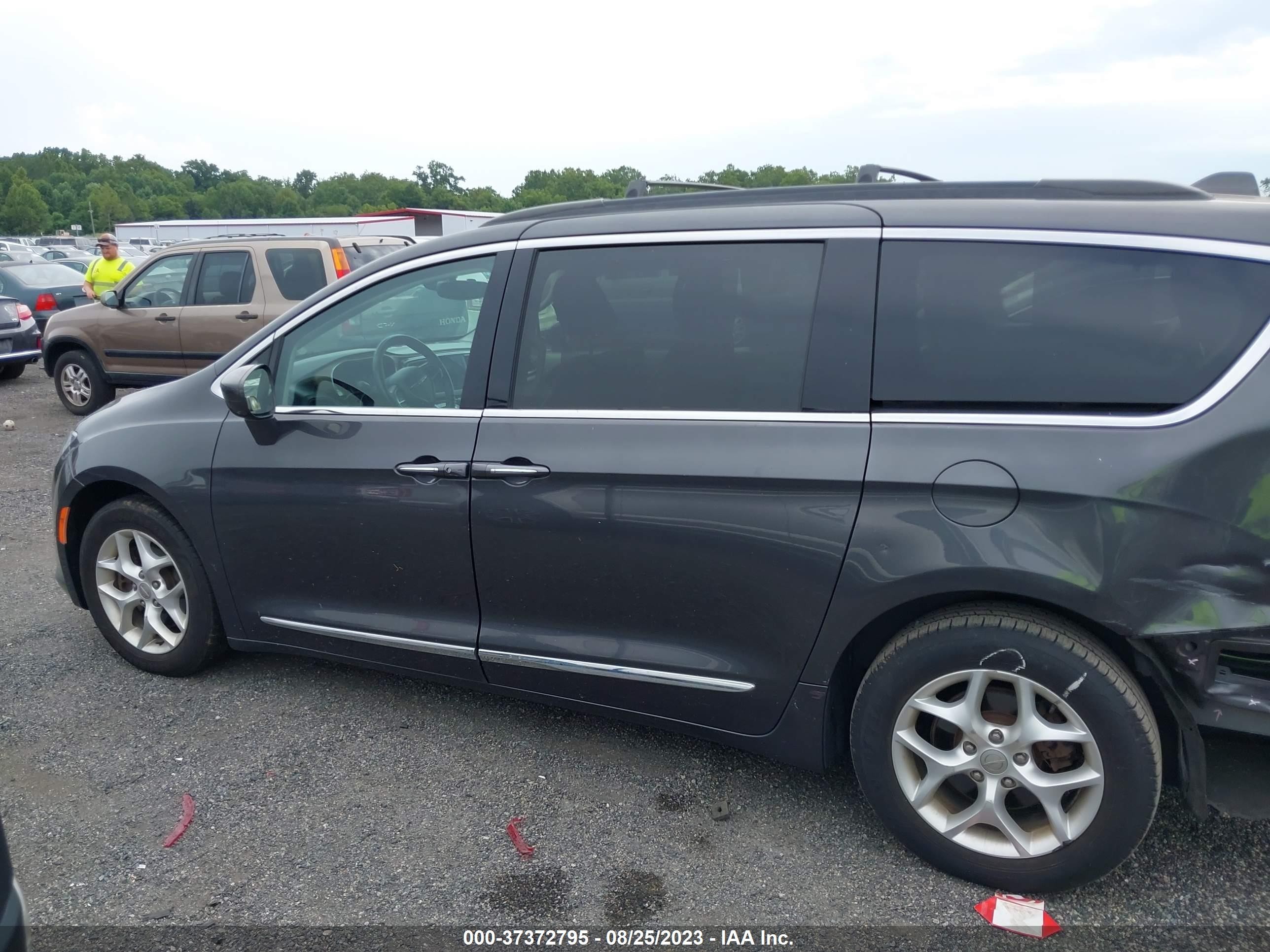 Photo 14 VIN: 2C4RC1BG6HR831373 - CHRYSLER PACIFICA 