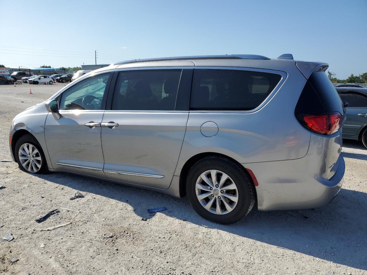 Photo 1 VIN: 2C4RC1BG6JR142374 - CHRYSLER PACIFICA 