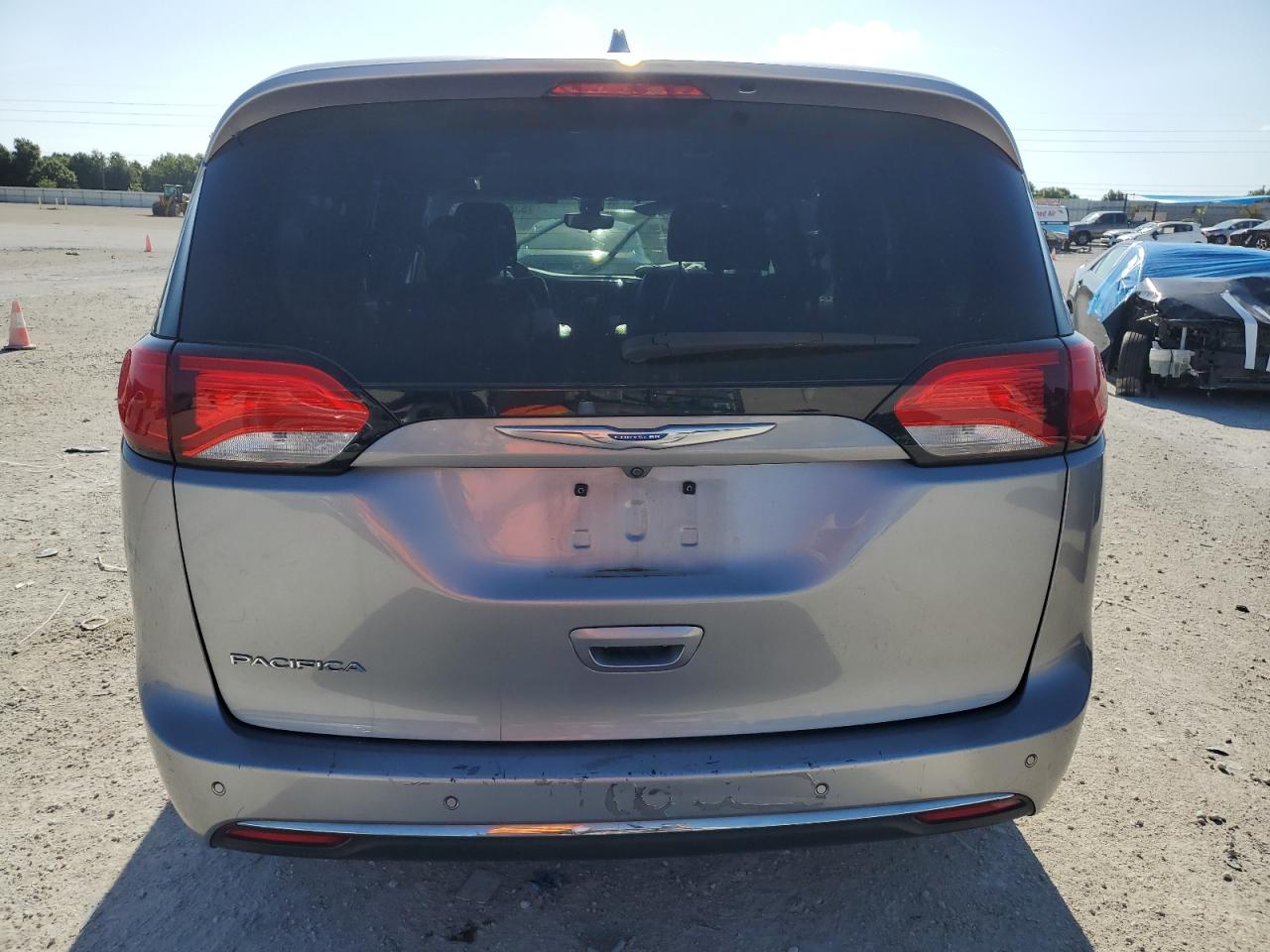 Photo 5 VIN: 2C4RC1BG6JR142374 - CHRYSLER PACIFICA 