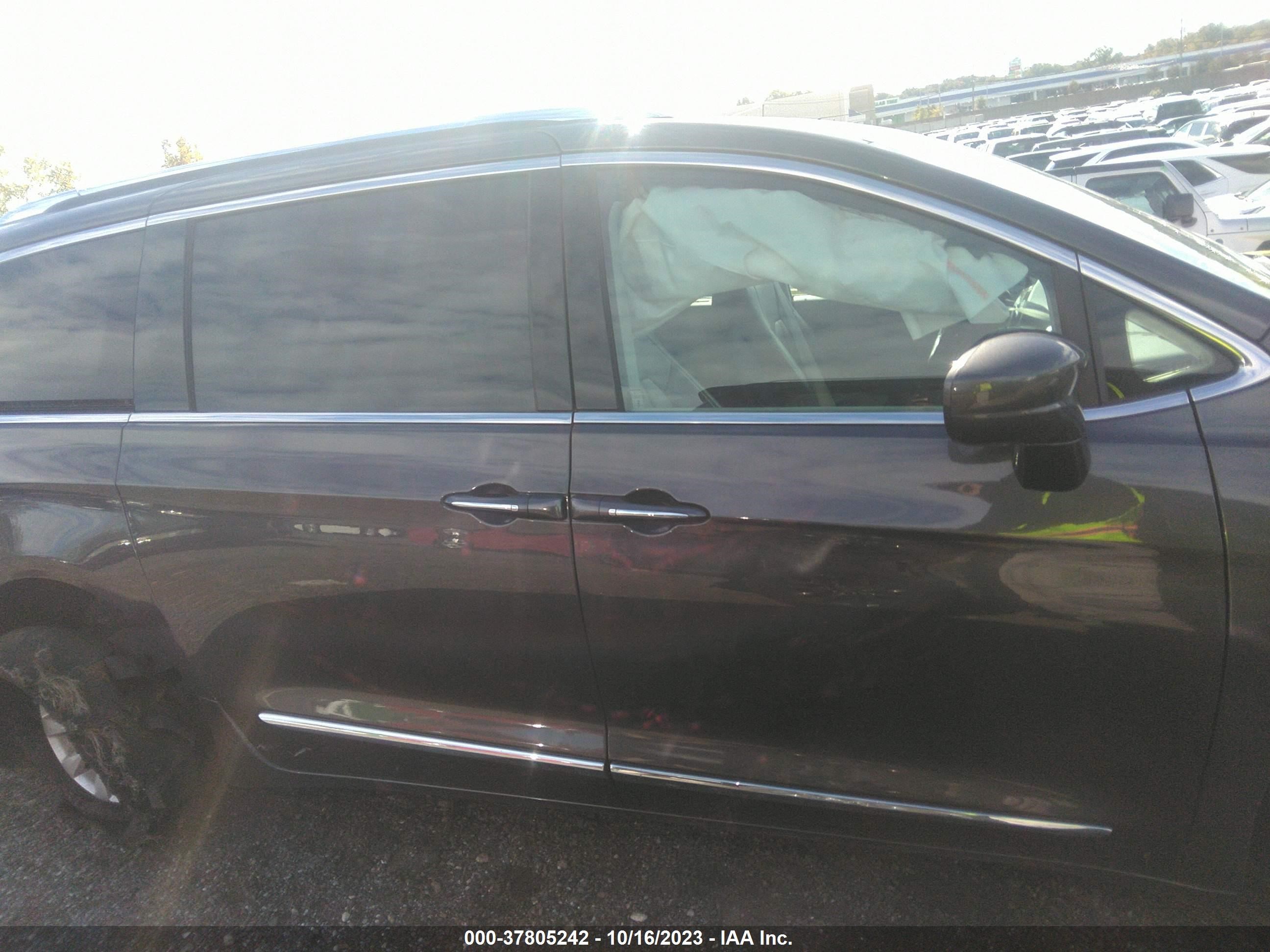 Photo 12 VIN: 2C4RC1BG6JR253961 - CHRYSLER PACIFICA 