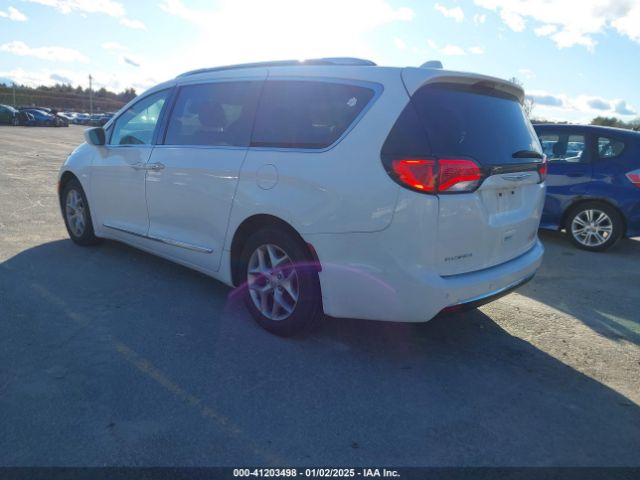 Photo 2 VIN: 2C4RC1BG6JR291674 - CHRYSLER PACIFICA 