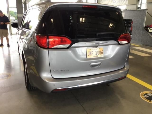 Photo 2 VIN: 2C4RC1BG6LR276997 - CHRYSLER PACIFICA 