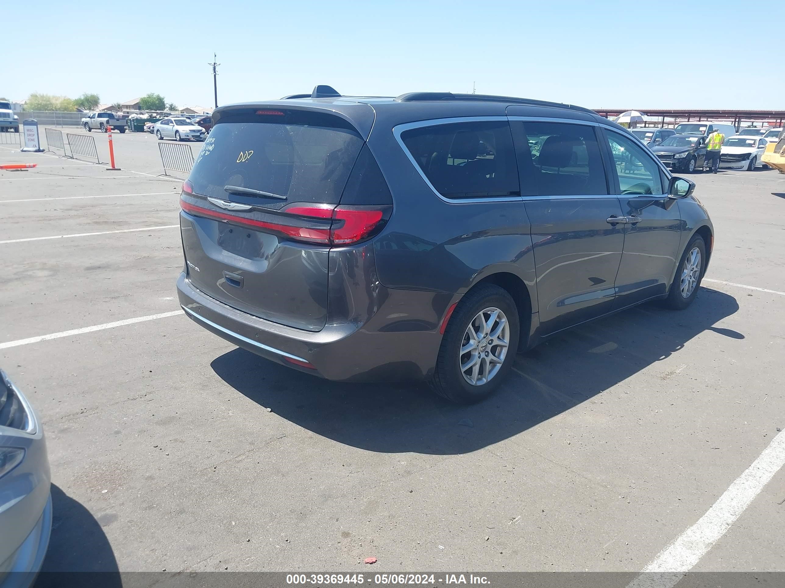 Photo 3 VIN: 2C4RC1BG6NR142932 - CHRYSLER PACIFICA 