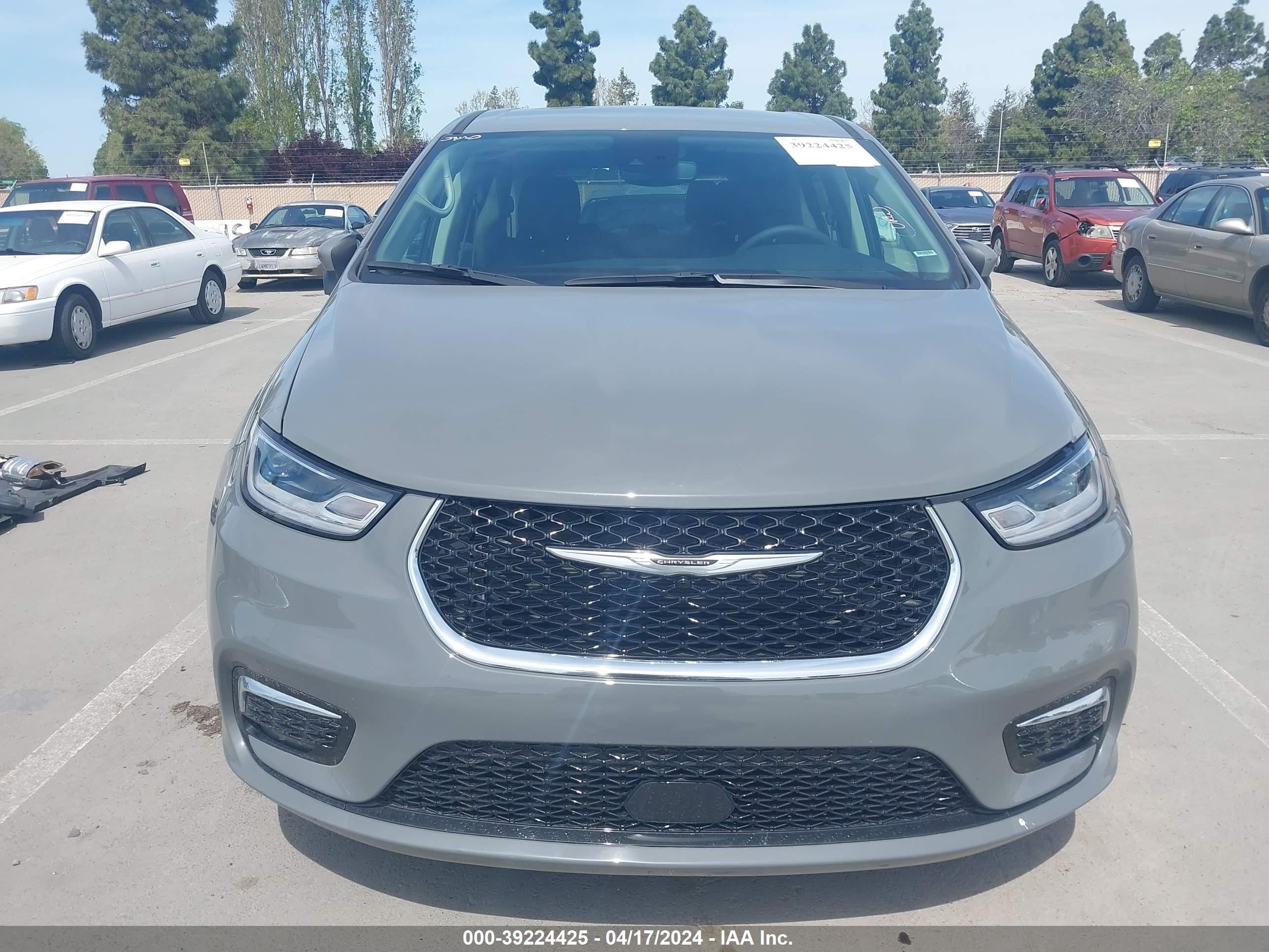 Photo 11 VIN: 2C4RC1BG6PR571412 - CHRYSLER PACIFICA 