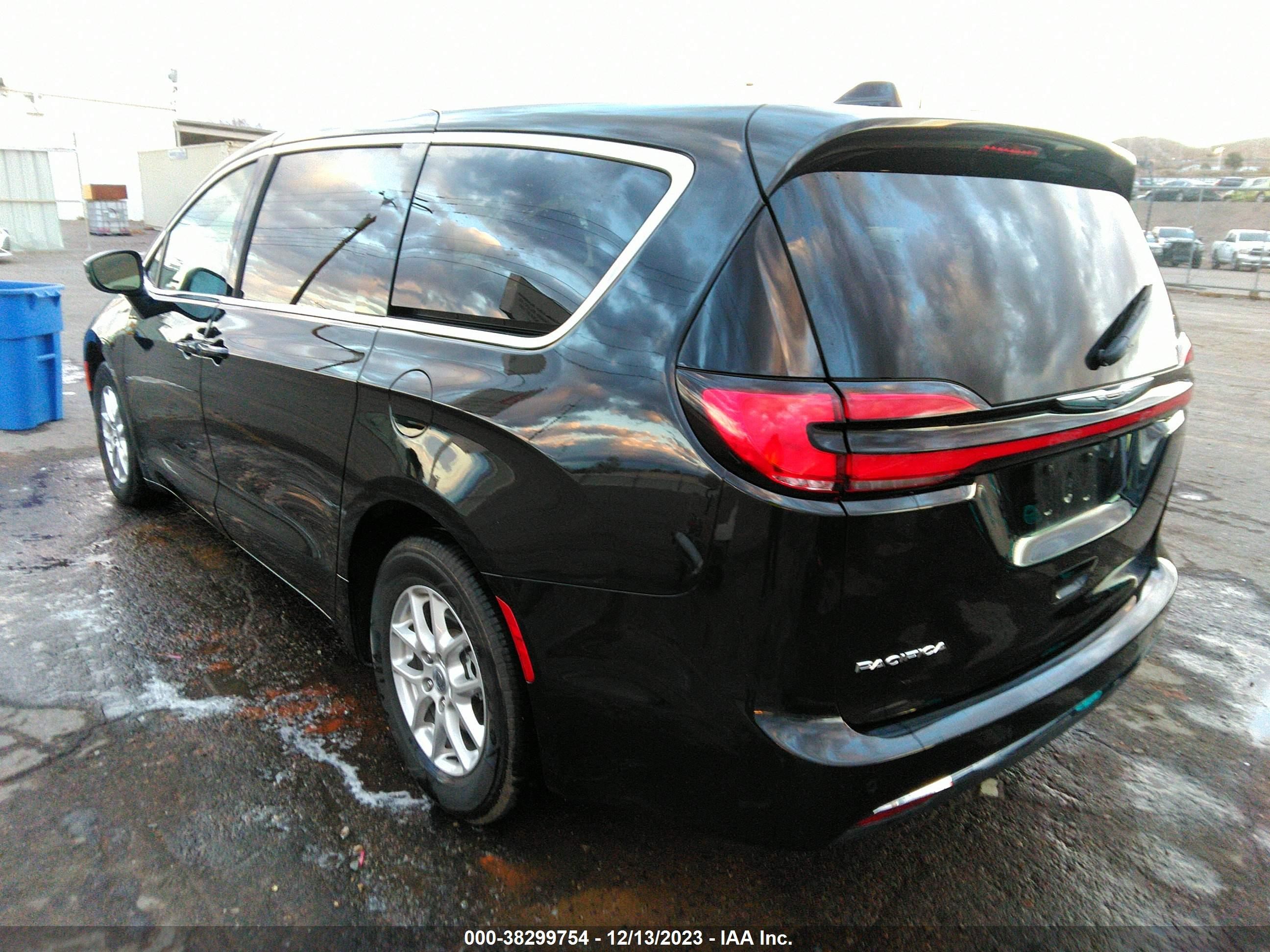 Photo 2 VIN: 2C4RC1BG6PR574553 - CHRYSLER PACIFICA 