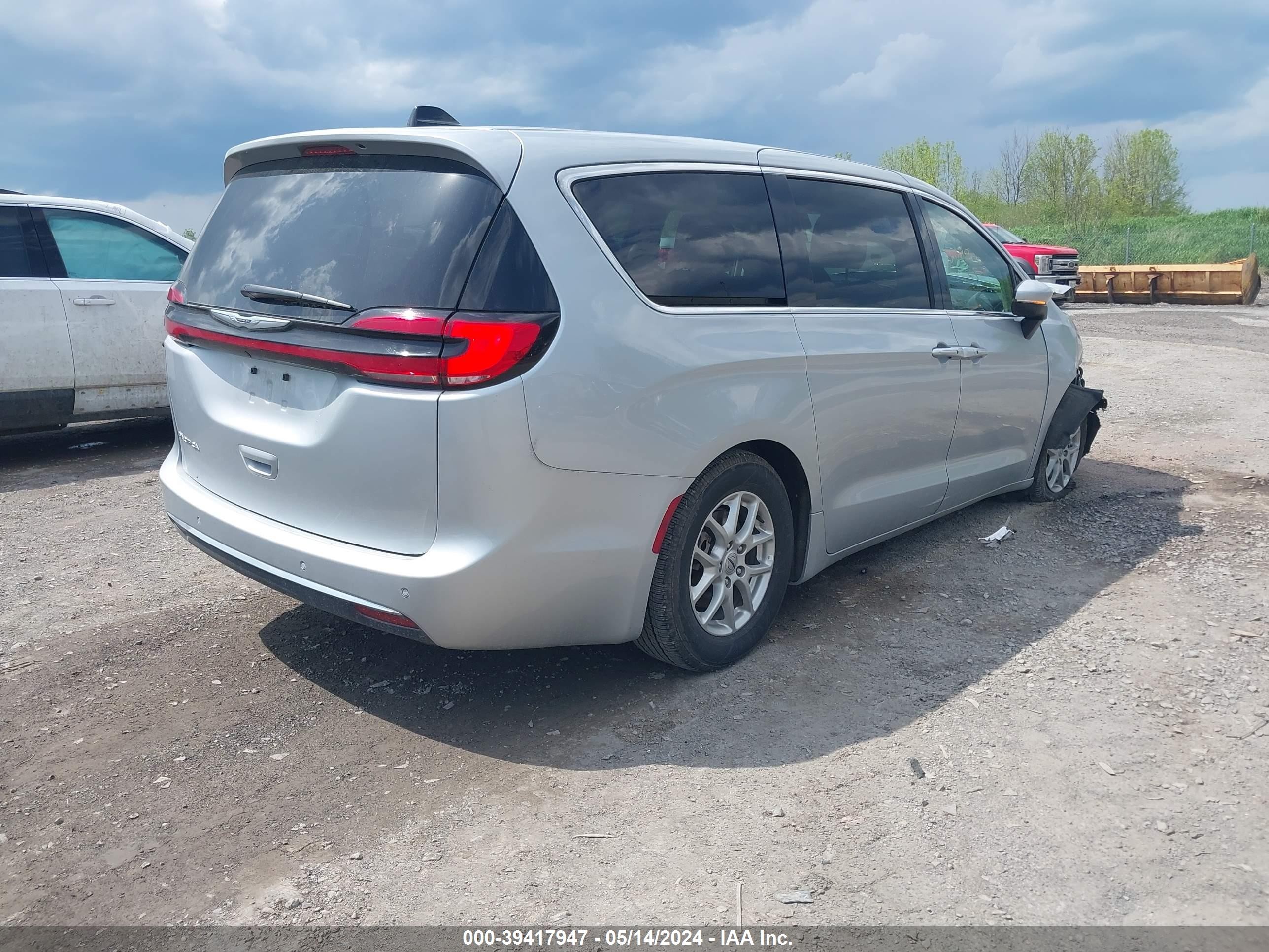 Photo 3 VIN: 2C4RC1BG6PR590994 - CHRYSLER PACIFICA 