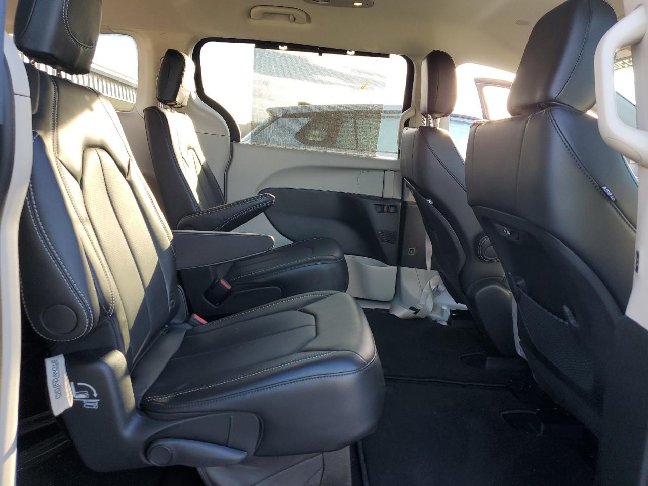 Photo 10 VIN: 2C4RC1BG6RR101884 - CHRYSLER PACIFICA 