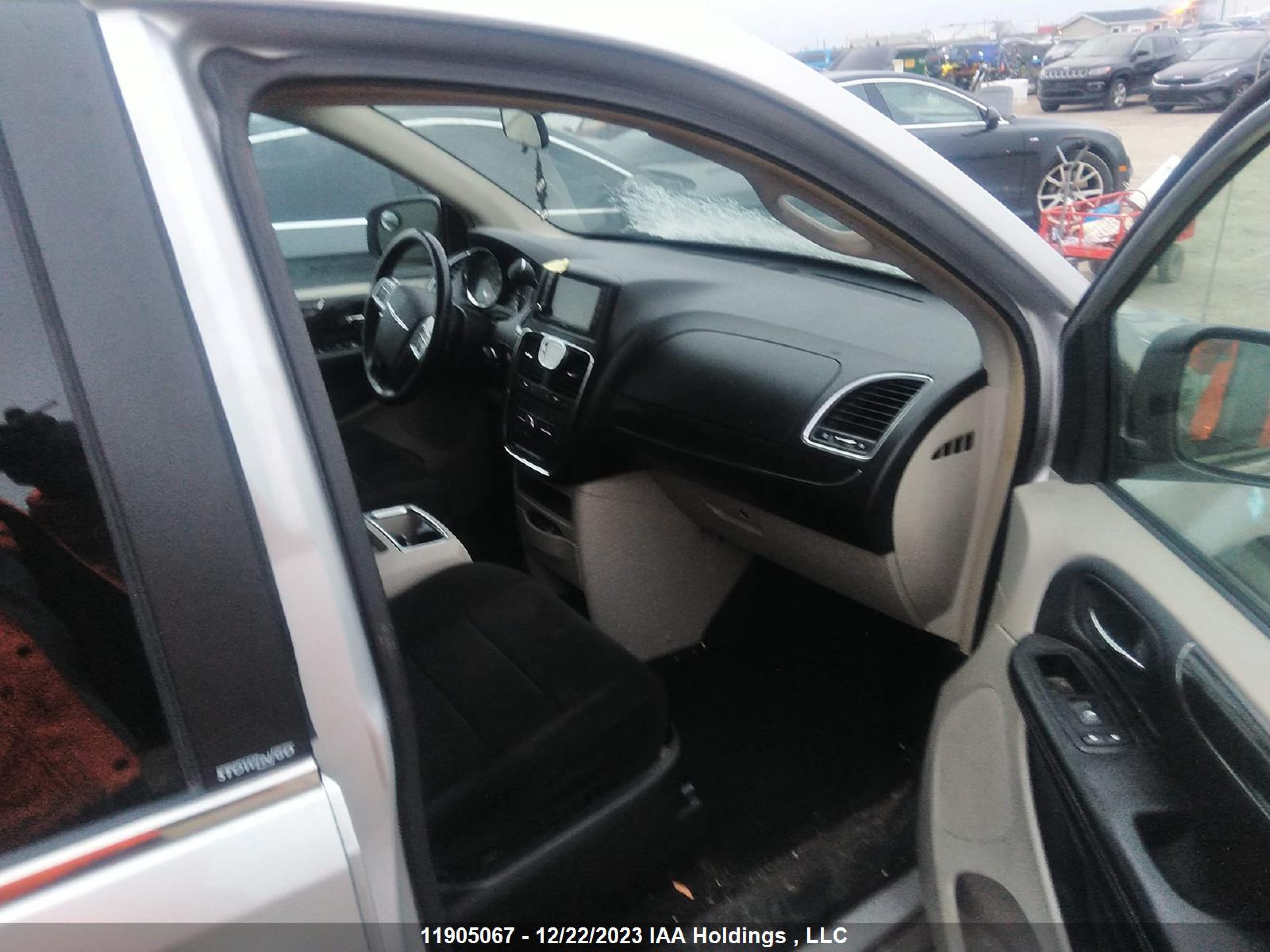 Photo 4 VIN: 2C4RC1BG7CR292982 - CHRYSLER TOWN & COUNTRY 