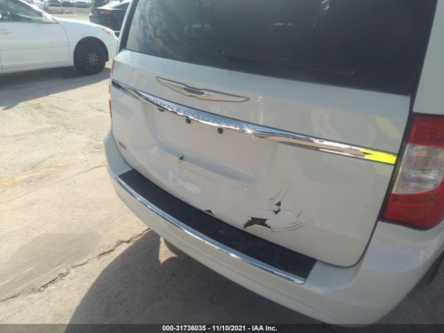 Photo 5 VIN: 2C4RC1BG7CR423232 - CHRYSLER TOWN & COUNTRY 